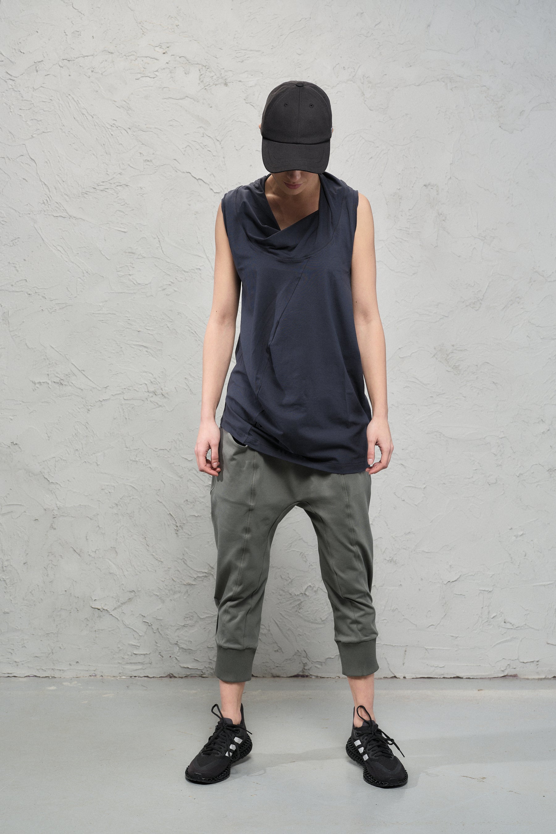 OLIVE GREEN YOGA CROPPED PANTS WITH POCKETS