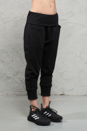 OLIVE GREEN YOGA CROPPED PANTS WITH POCKETS