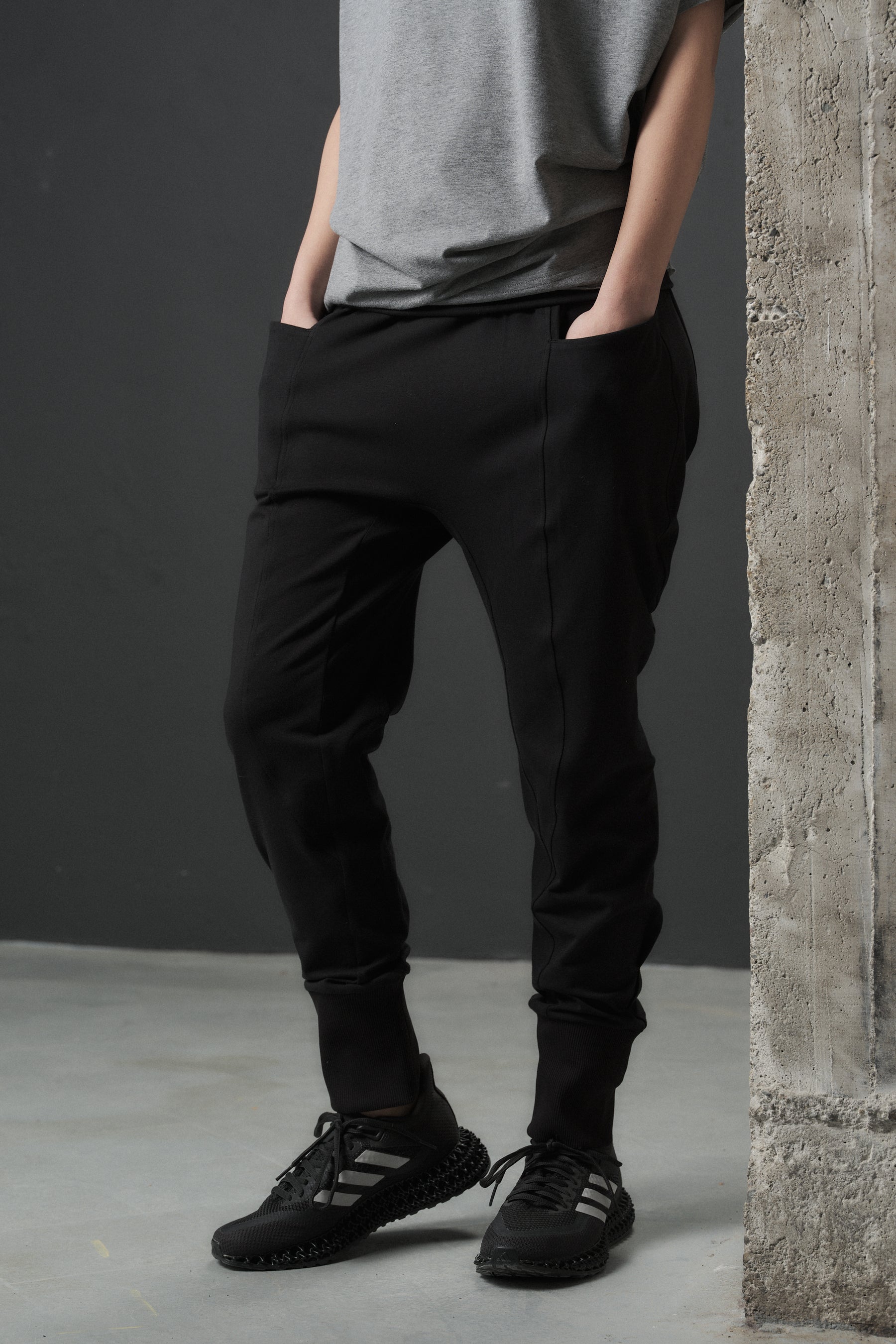 BLACK YOGA PANTS WITH POCKETS
