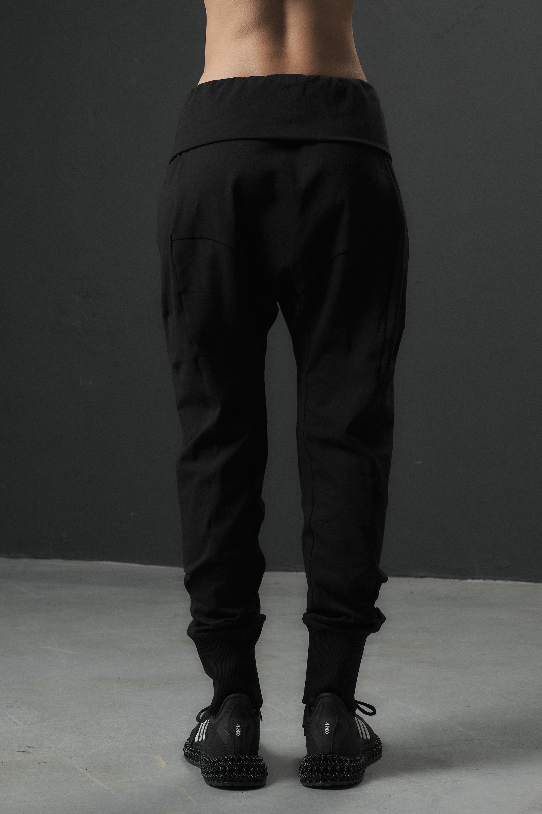 BLACK YOGA PANTS WITH POCKETS