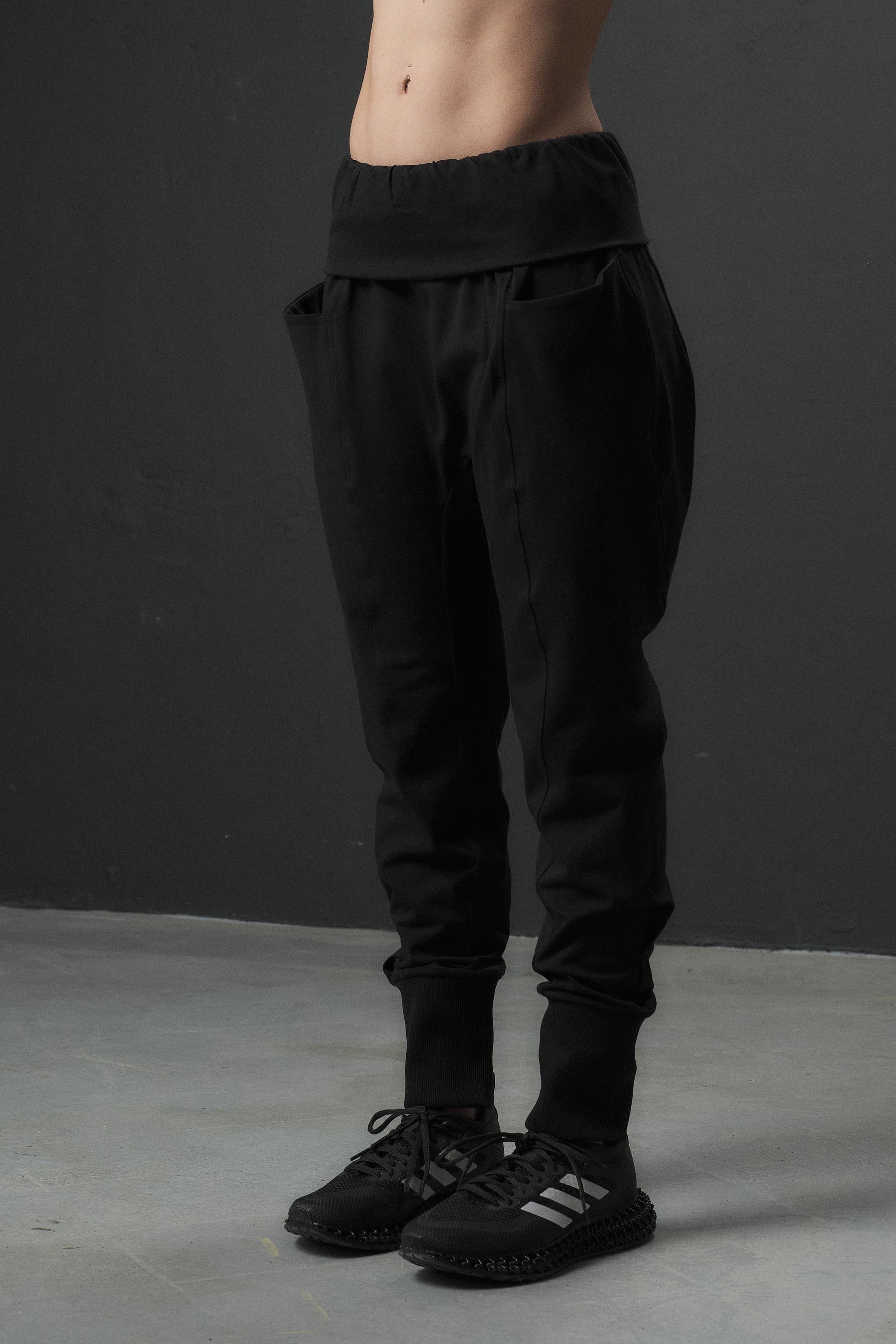 BLACK YOGA PANTS WITH POCKETS