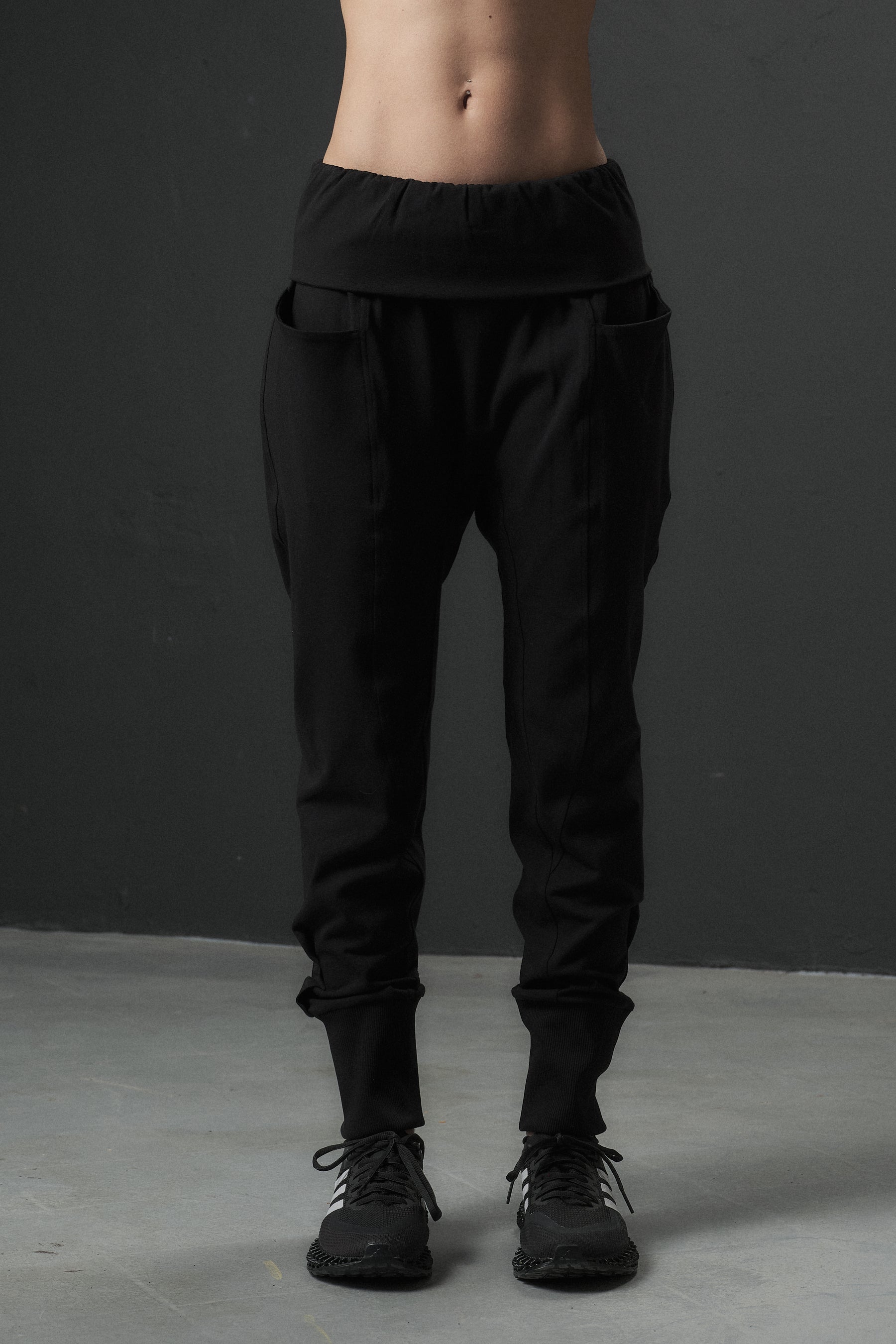 BLACK YOGA PANTS WITH POCKETS