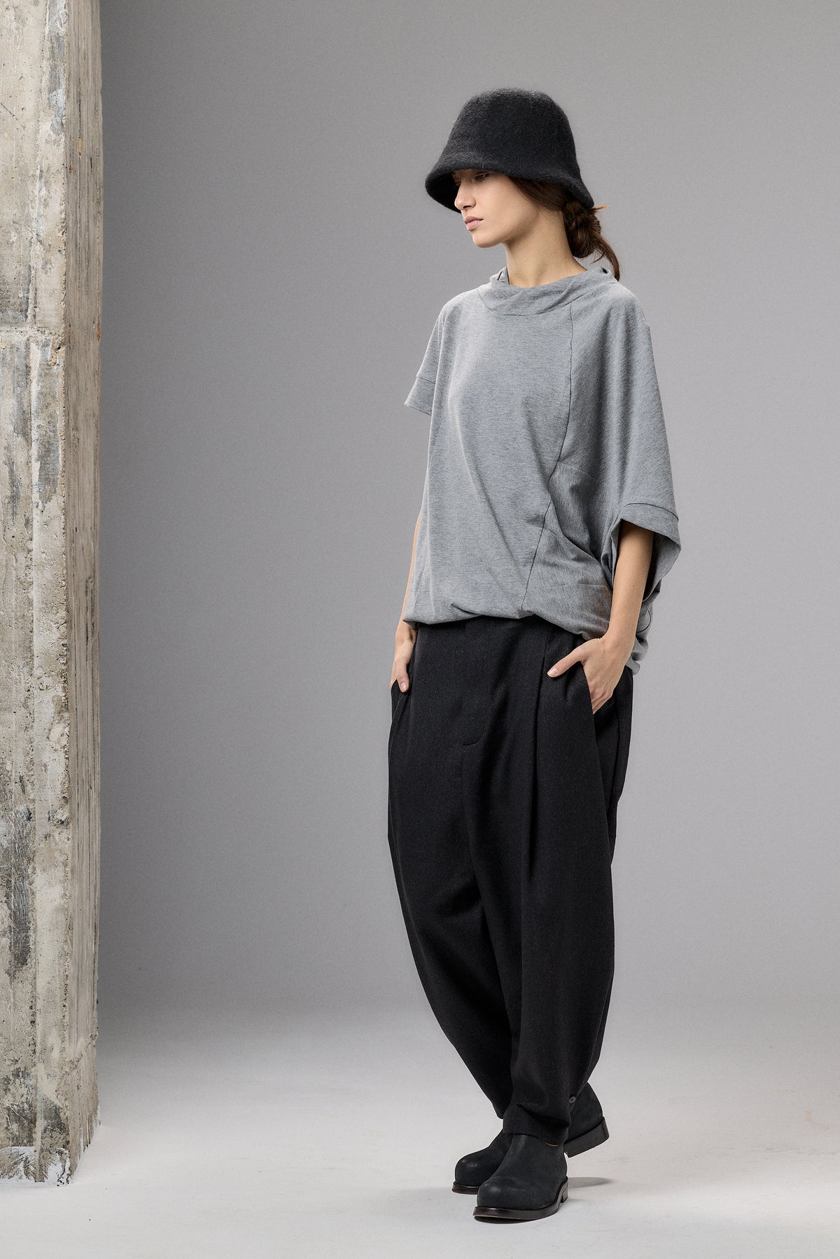 BLACK VOLUMINOUS WOOL PANTS