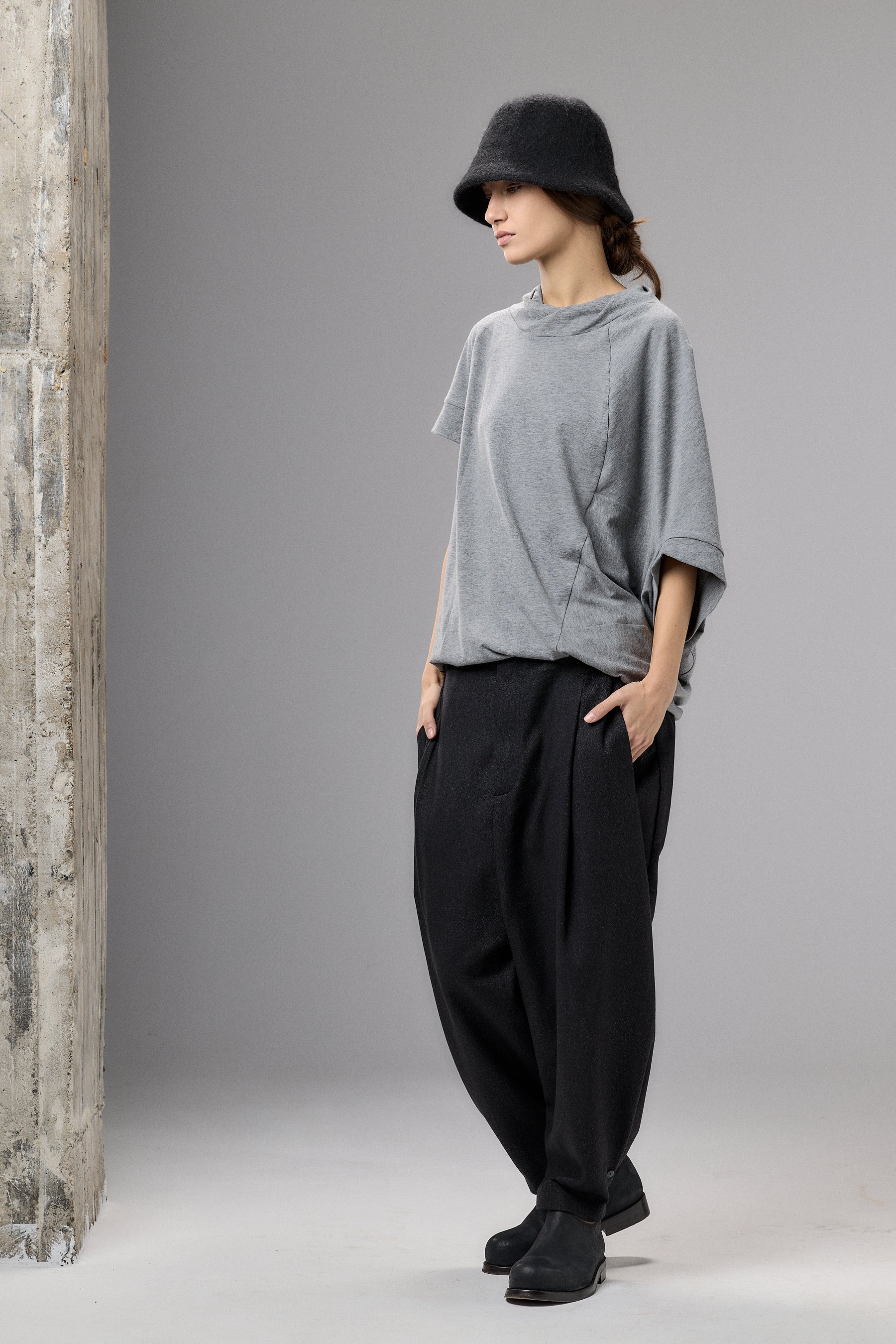 BLACK VOLUMINOUS WOOL PANTS