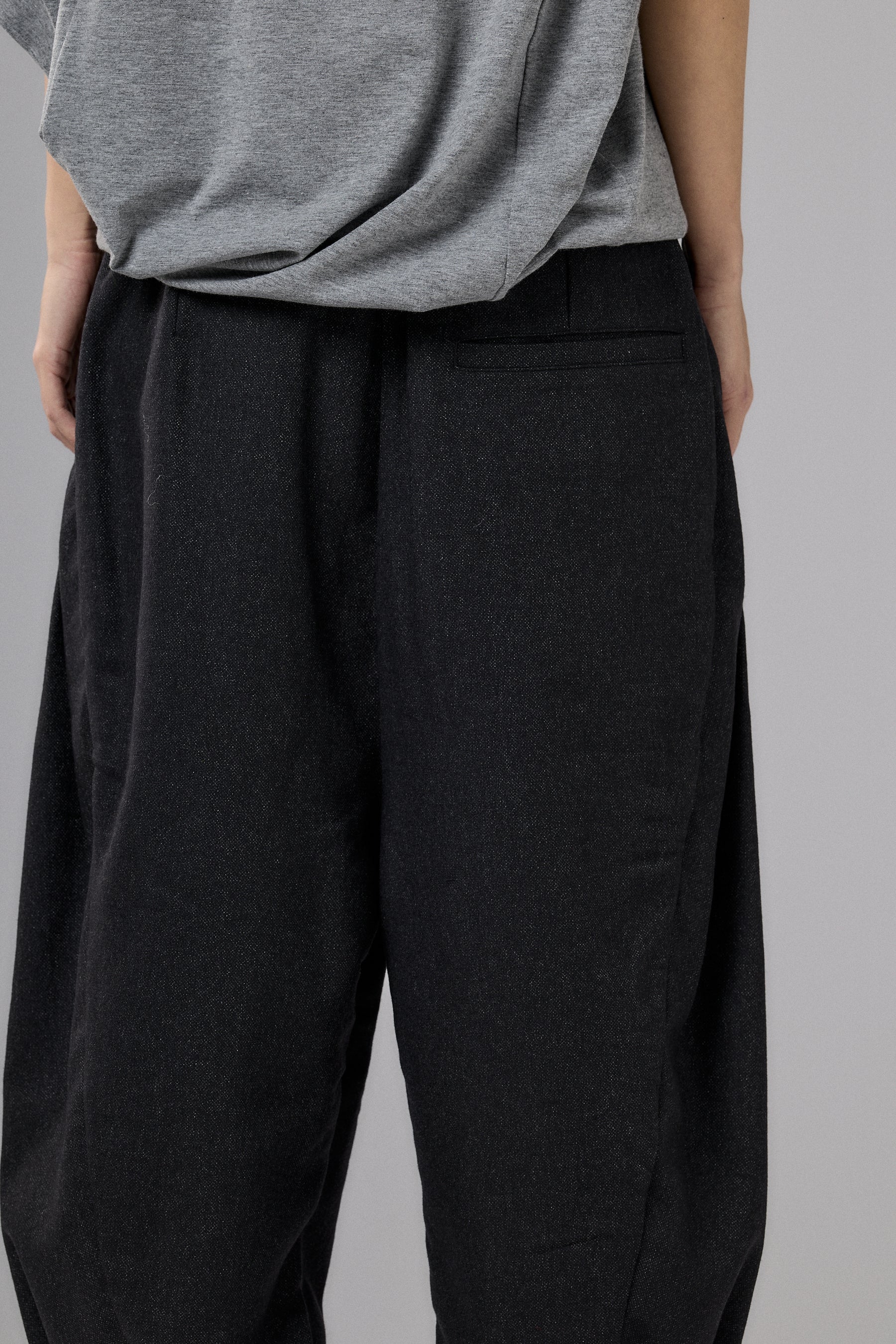 BLACK VOLUMINOUS WOOL PANTS
