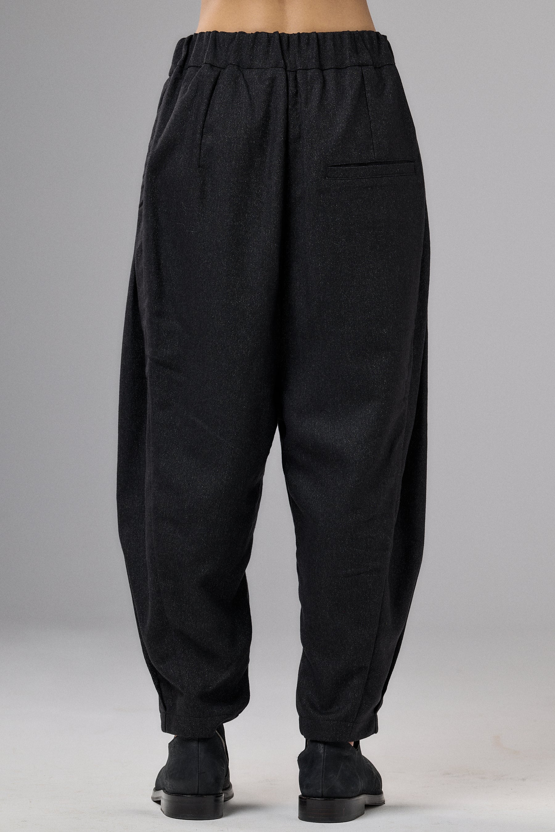 BLACK VOLUMINOUS WOOL PANTS