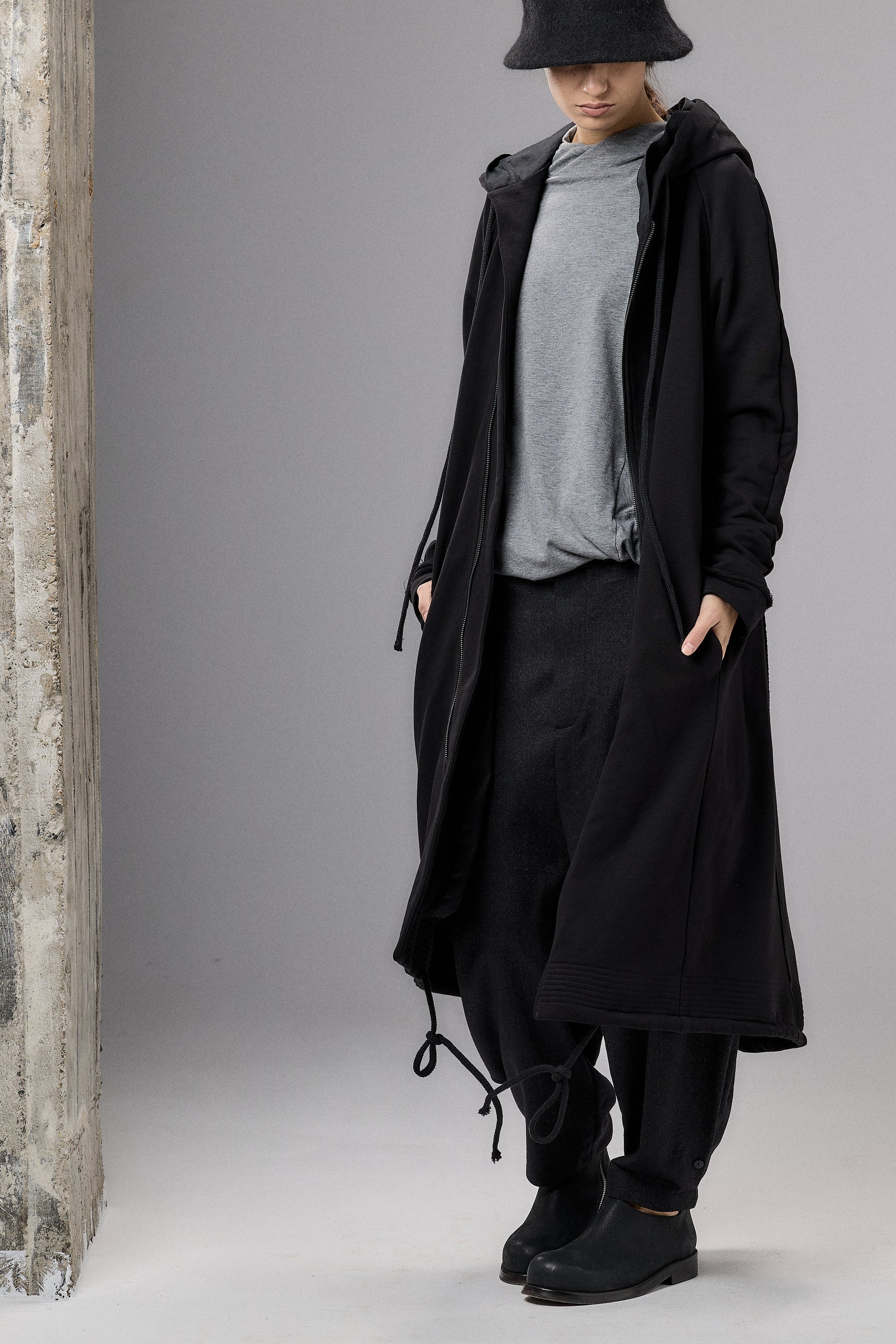 LONG HOODED ZIPPER BLACK JACKET
