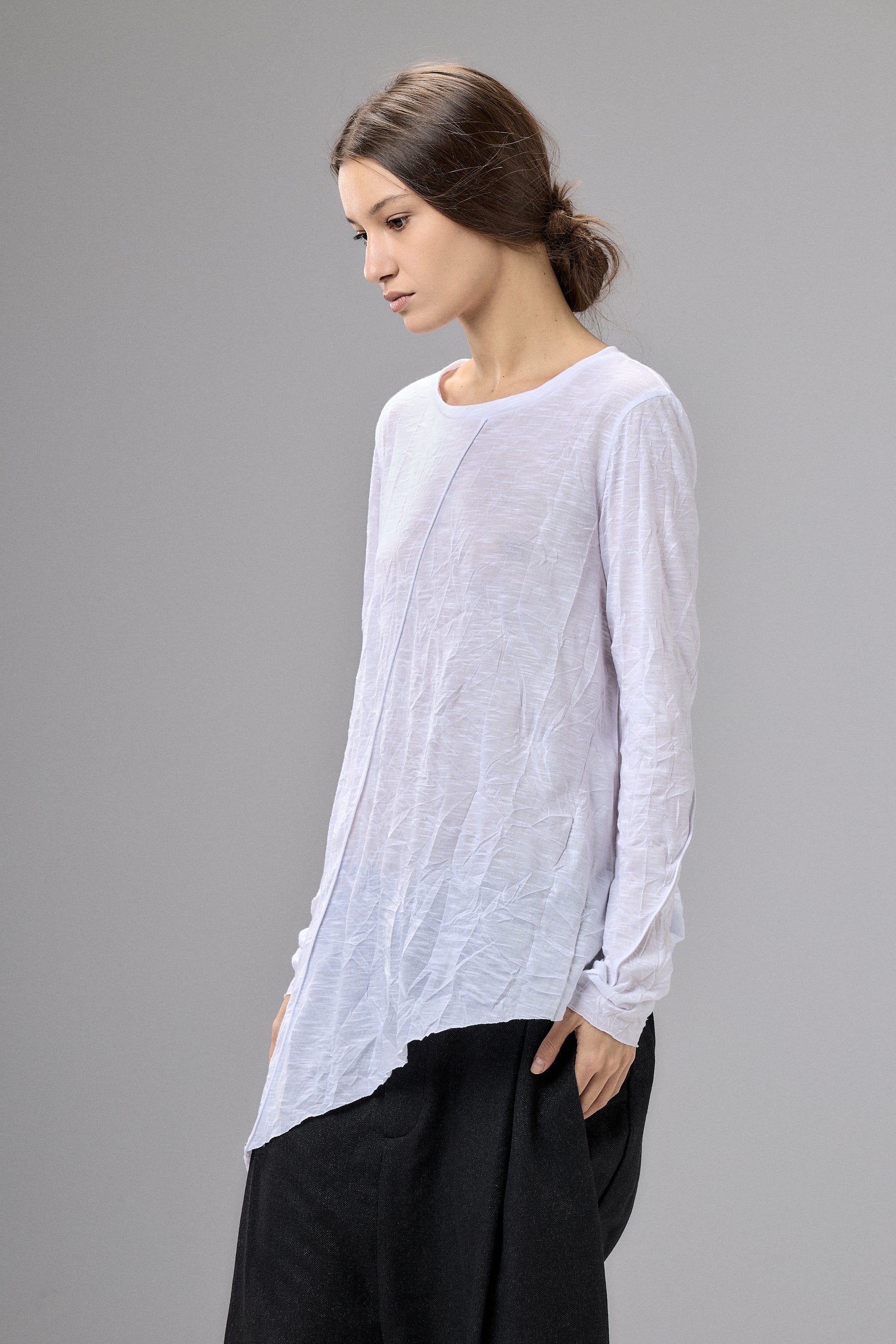 WHITE COTTON SHIRT WITH TWISTED BACK AND RAW EDGES