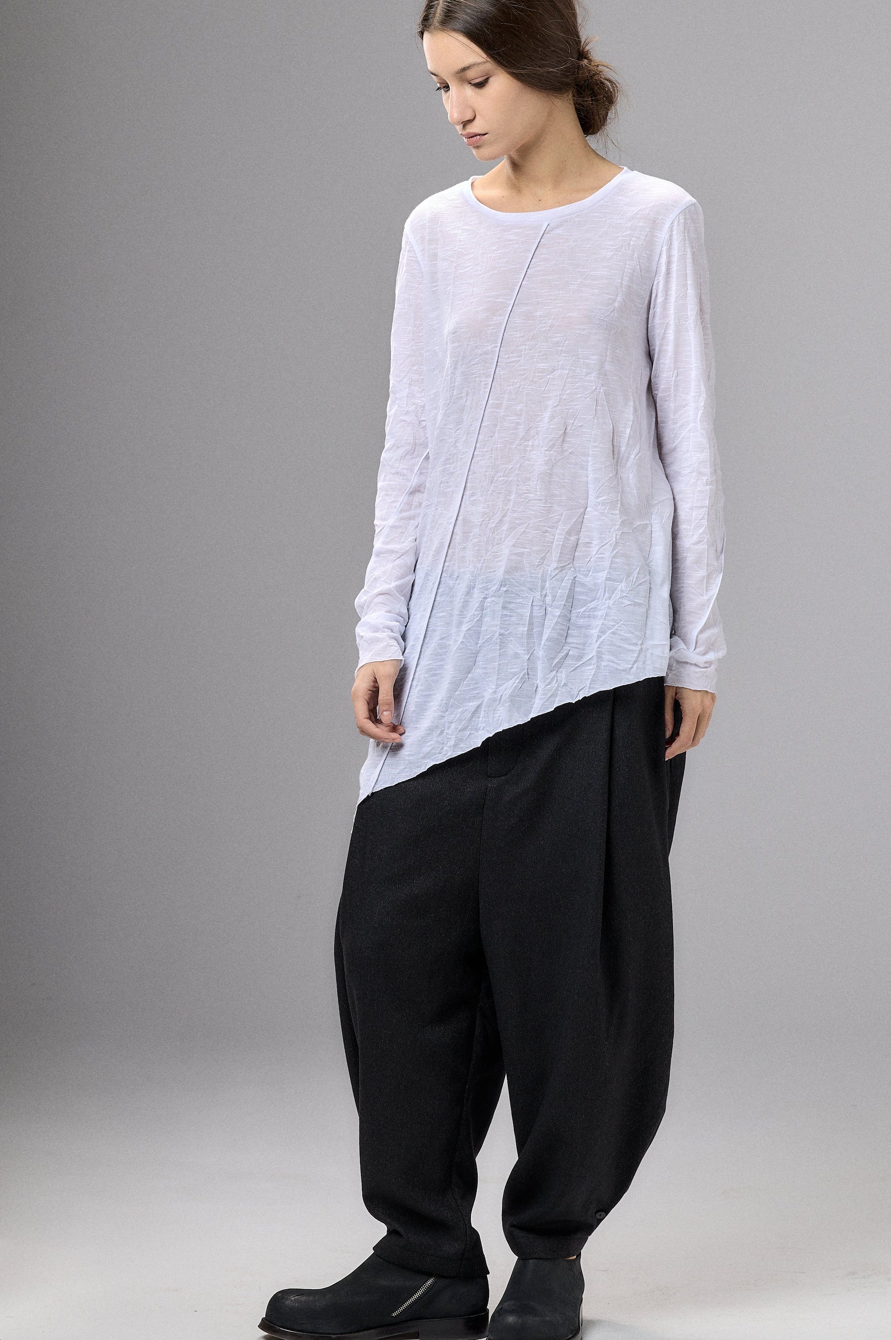 WHITE COTTON SHIRT WITH TWISTED BACK AND RAW EDGES