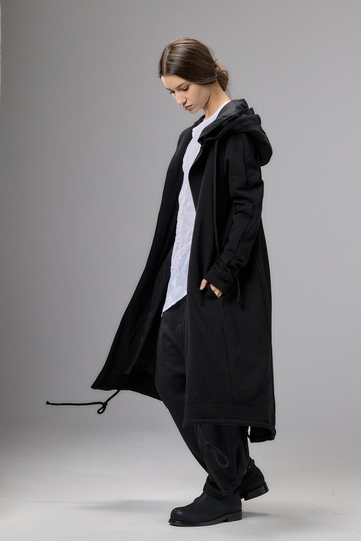 LONG HOODED ZIPPER BLACK JACKET