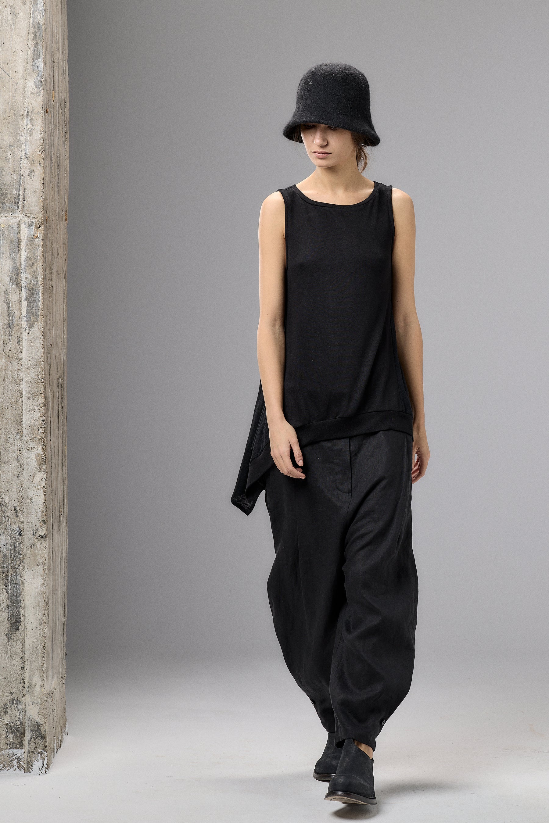 SENSATIONAL BLACK KNIT SLEEVELESS TOP