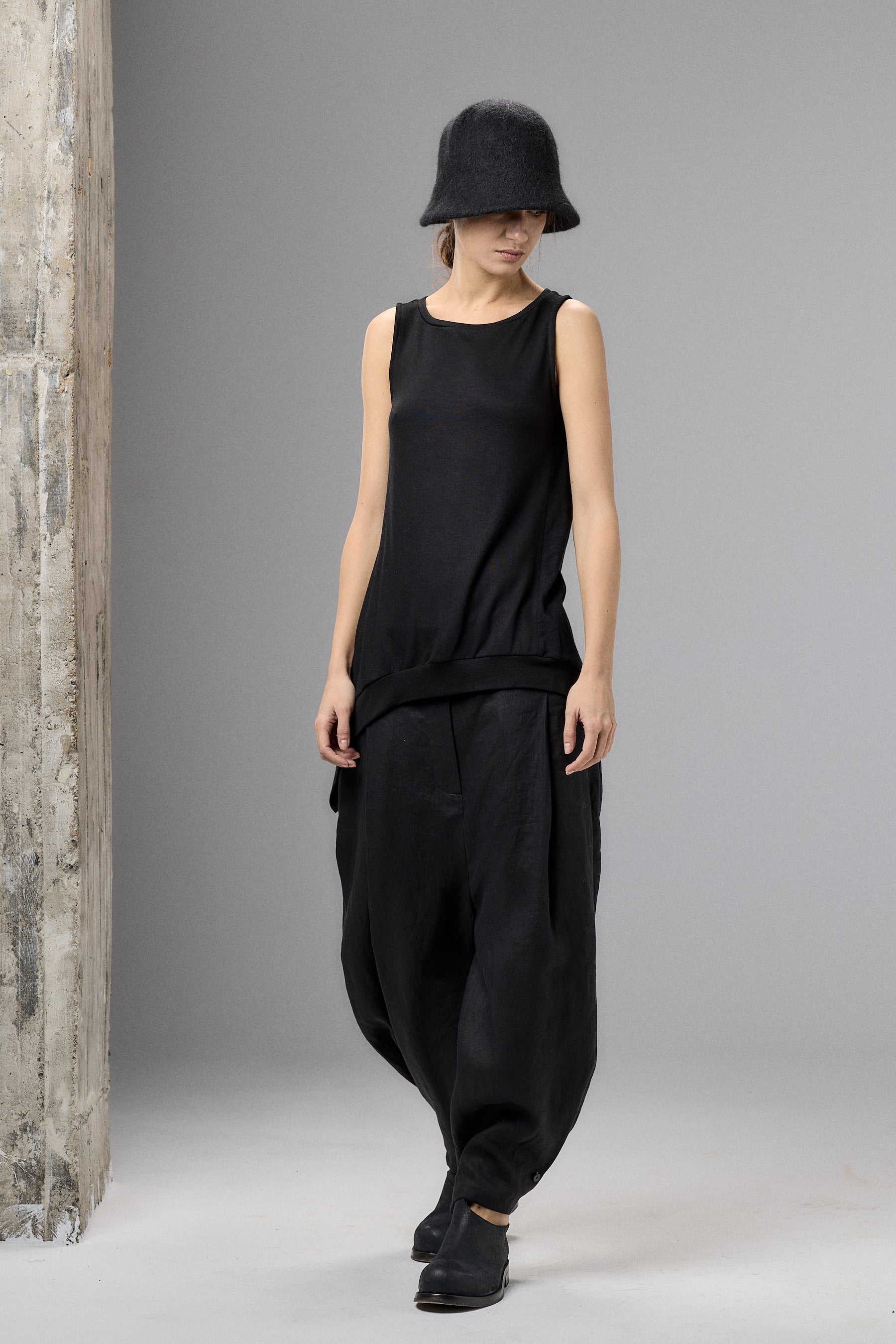 SENSATIONAL BLACK KNIT SLEEVELESS TOP