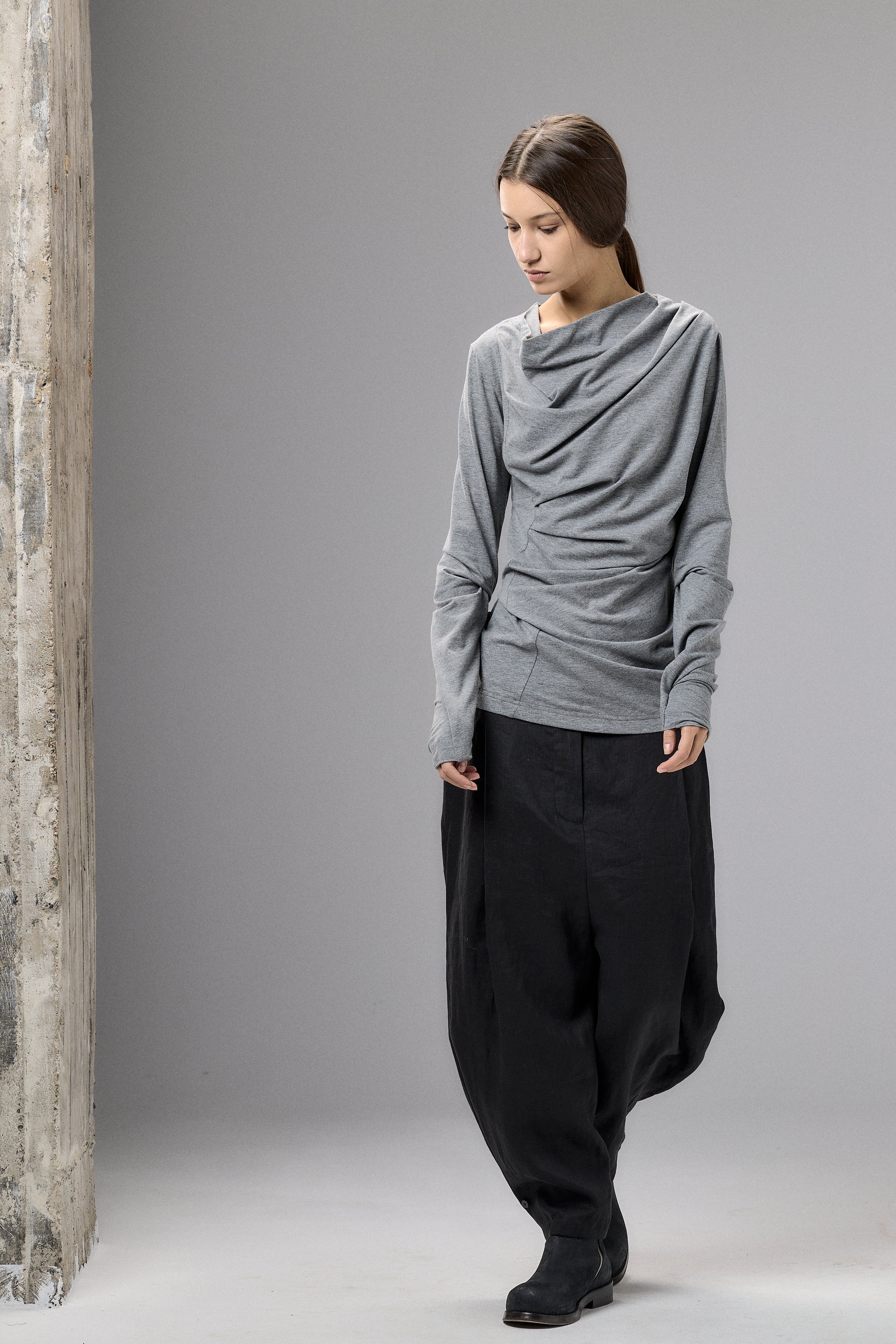 BLACK VOLUMINOUS LINEN PANTS