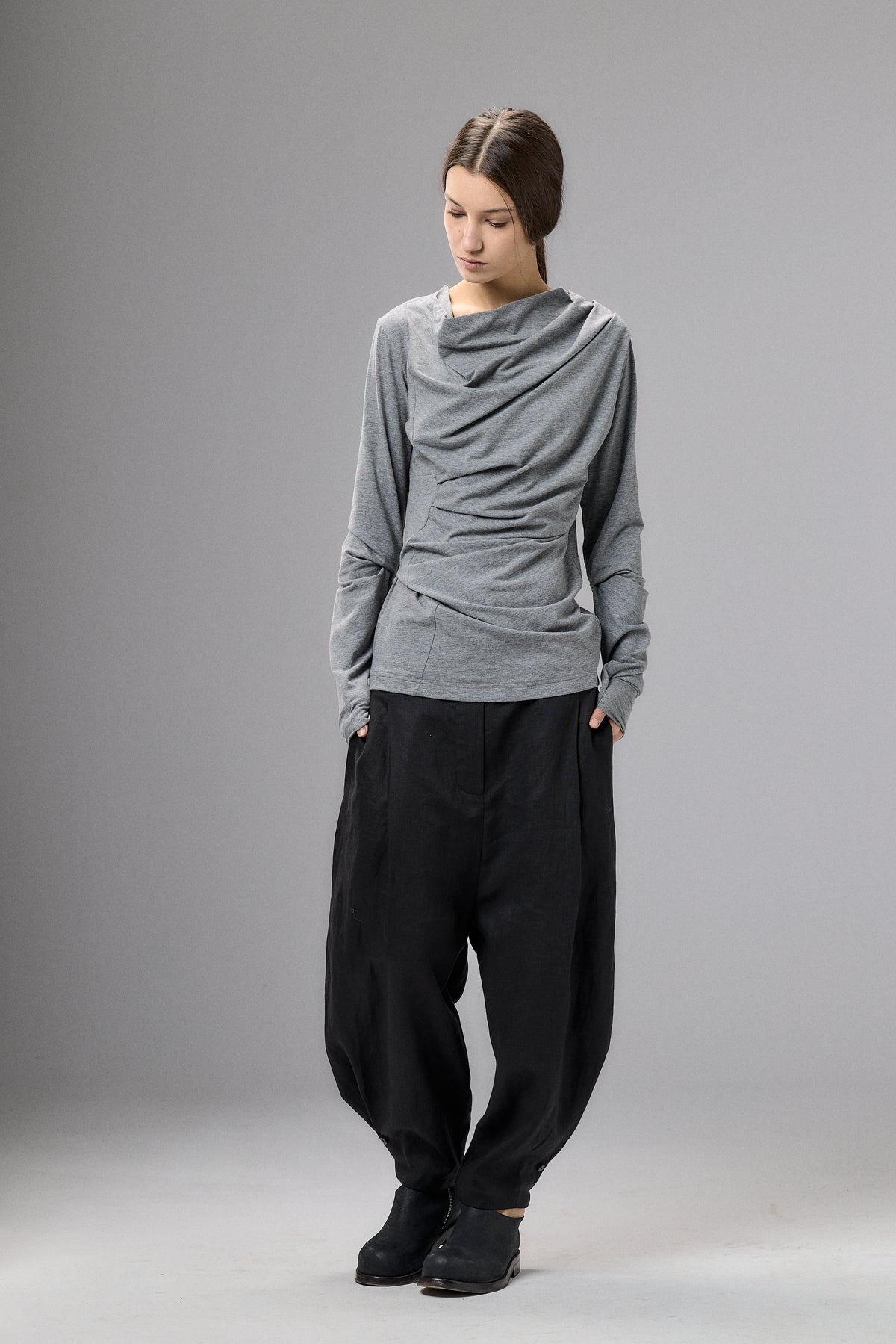 BLACK VOLUMINOUS LINEN PANTS