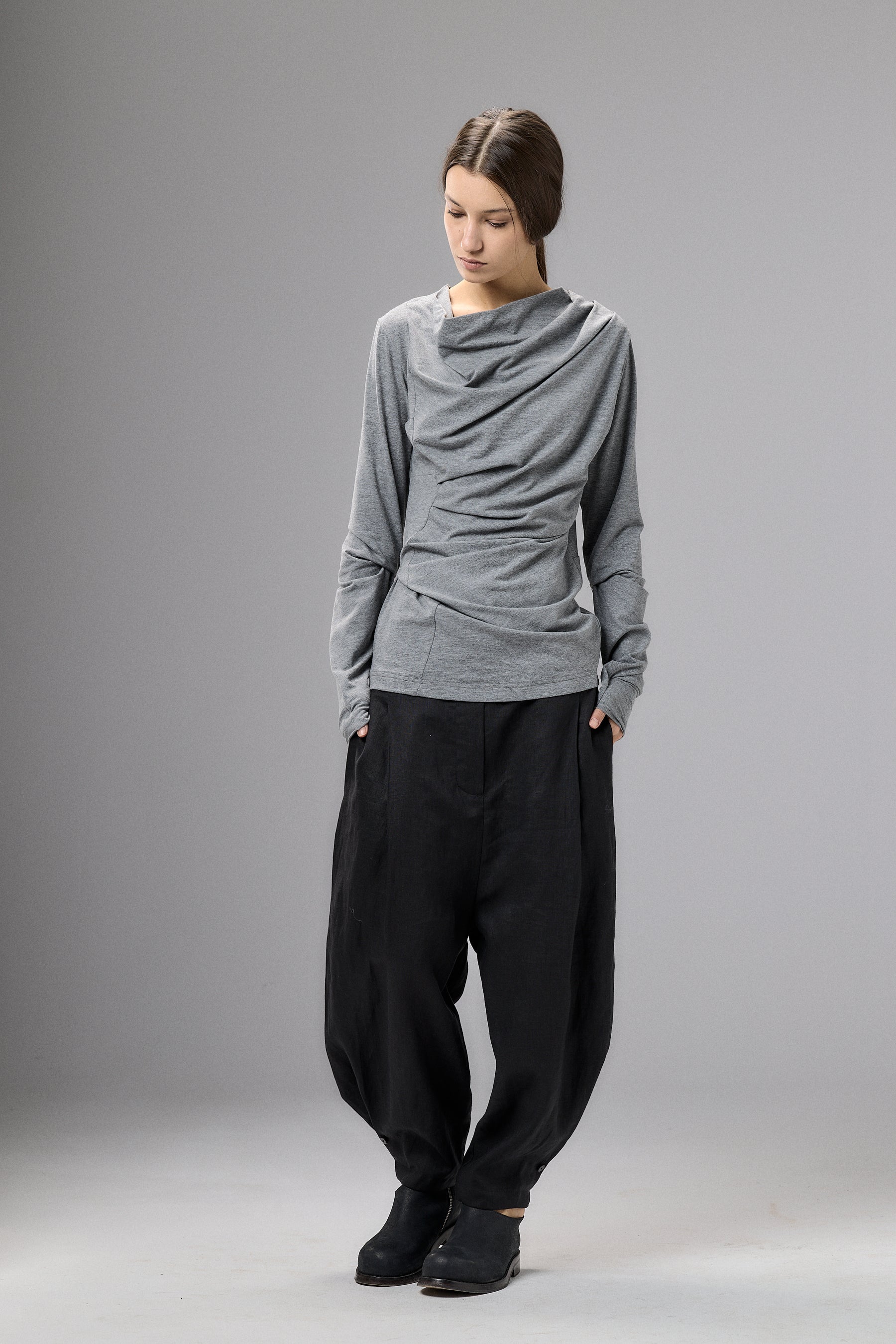 BLACK VOLUMINOUS LINEN PANTS