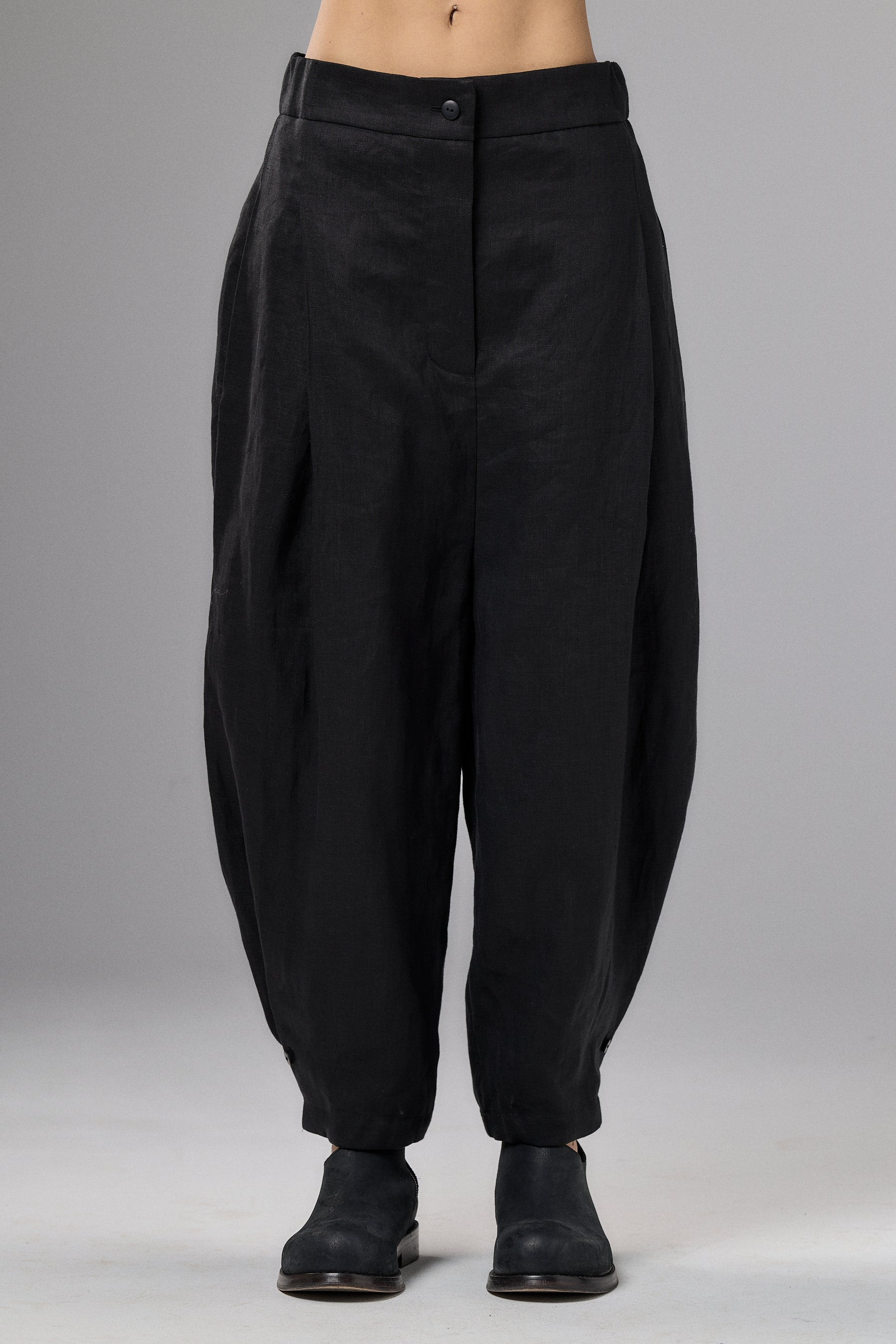 BLACK VOLUMINOUS LINEN PANTS
