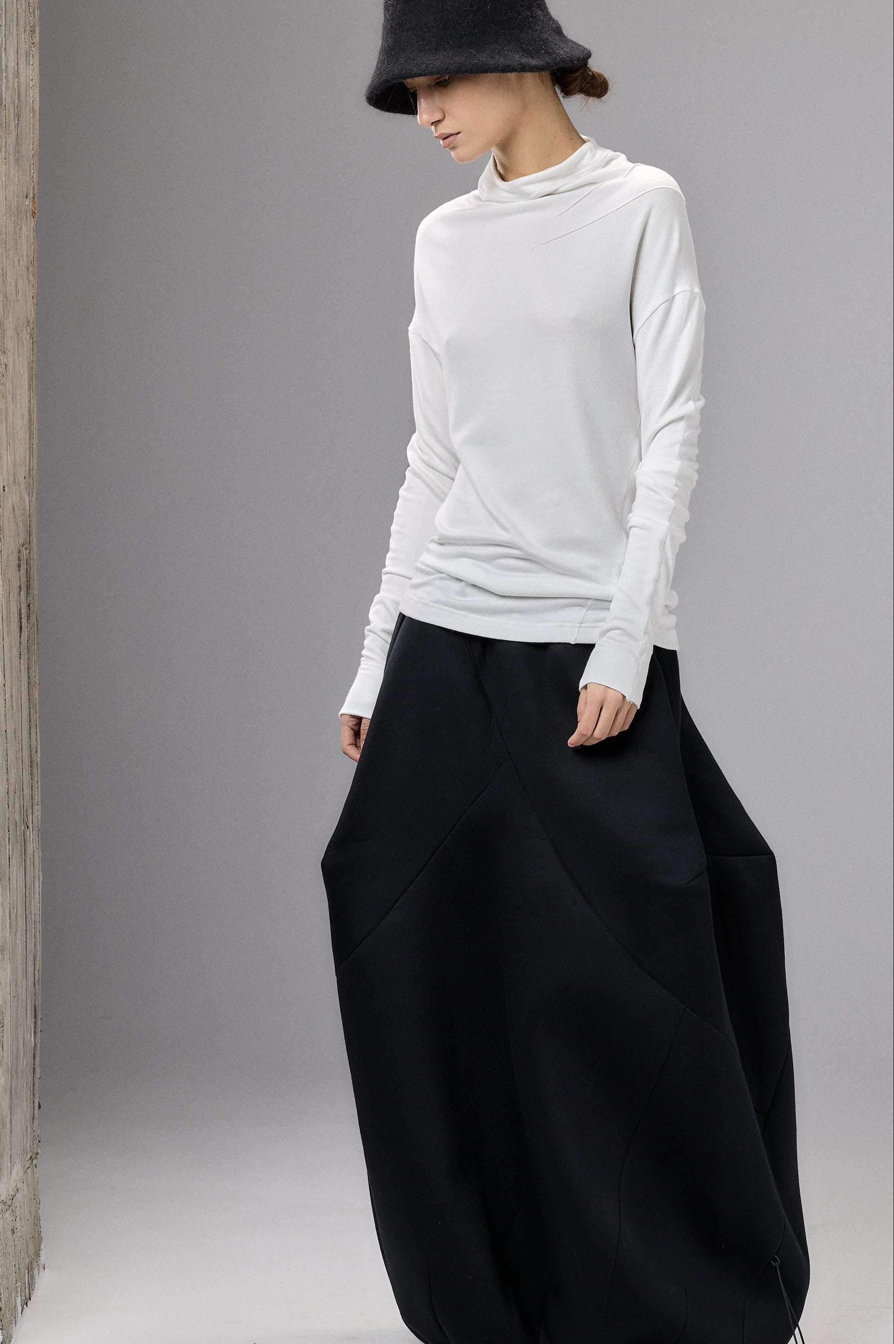 OFF WHITE MINIMALIST LONG SLEEVE TOP