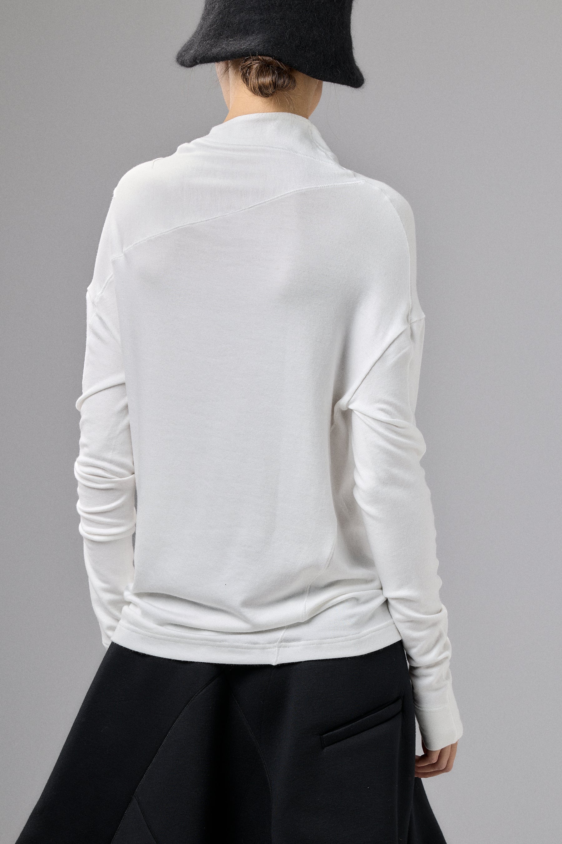 OFF WHITE MINIMALIST LONG SLEEVE TOP