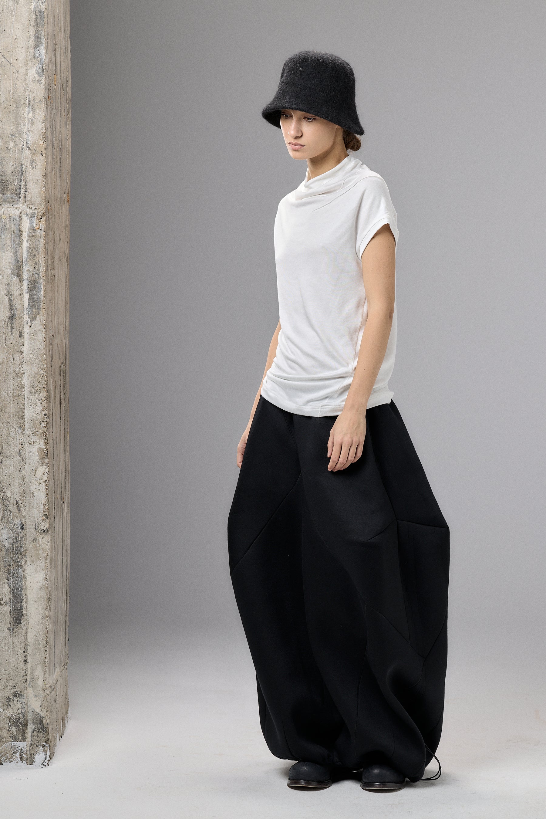OFF WHITE MINIMALIST CAP SLEEVED TOP