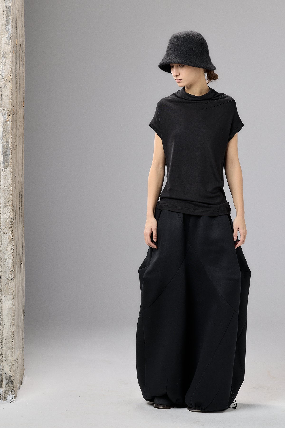 MUTED BORDO MINIMALIST CAP SLEEVED TOP