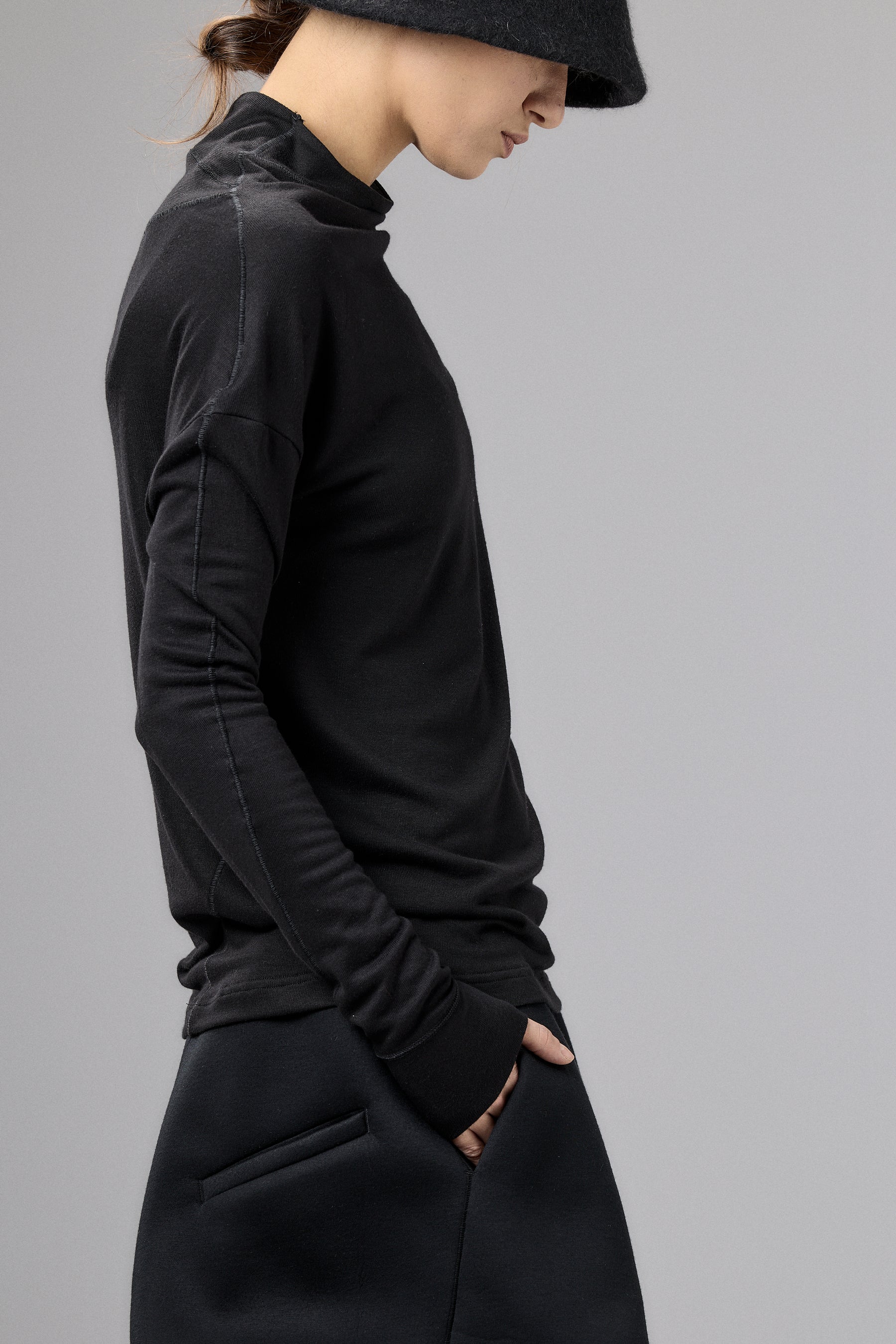 OFF WHITE MINIMALIST LONG SLEEVE TOP