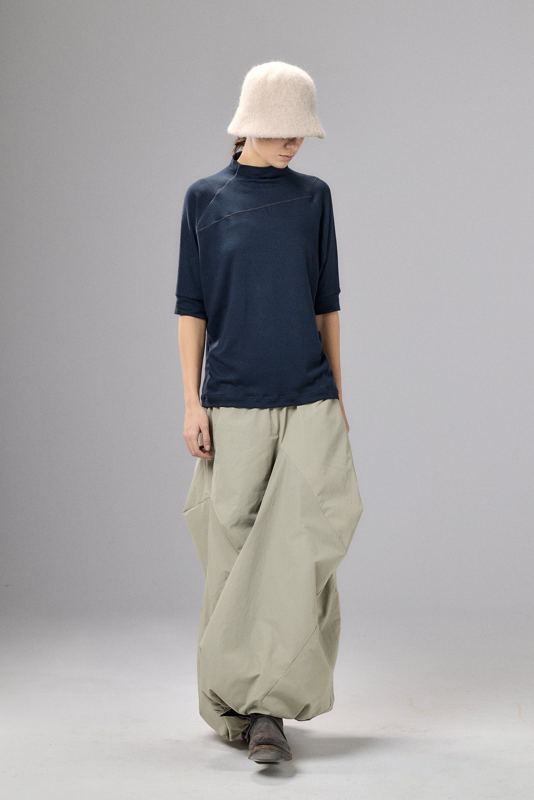 HALF SLEEVE MOCK NECK OFF WHITE TOP