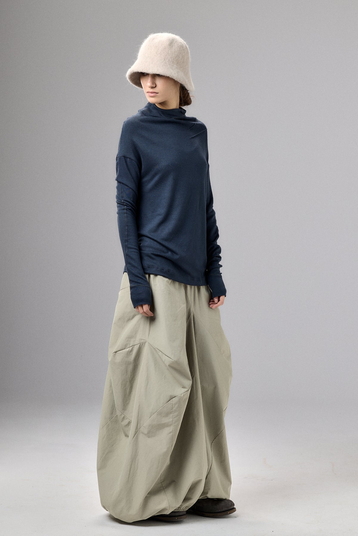 OFF WHITE MINIMALIST LONG SLEEVE TOP