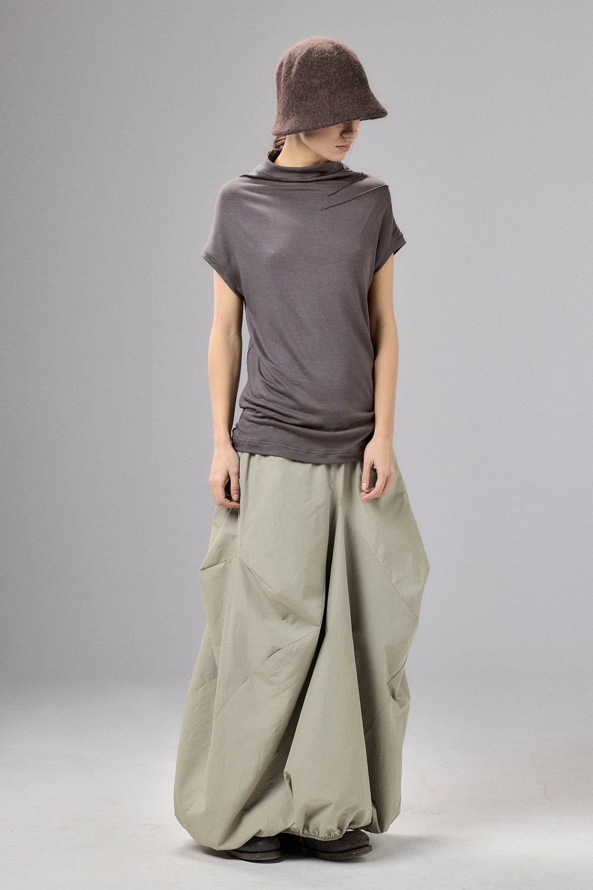 BROWN-GRAY MINIMALIST CAP SLEEVED TOP