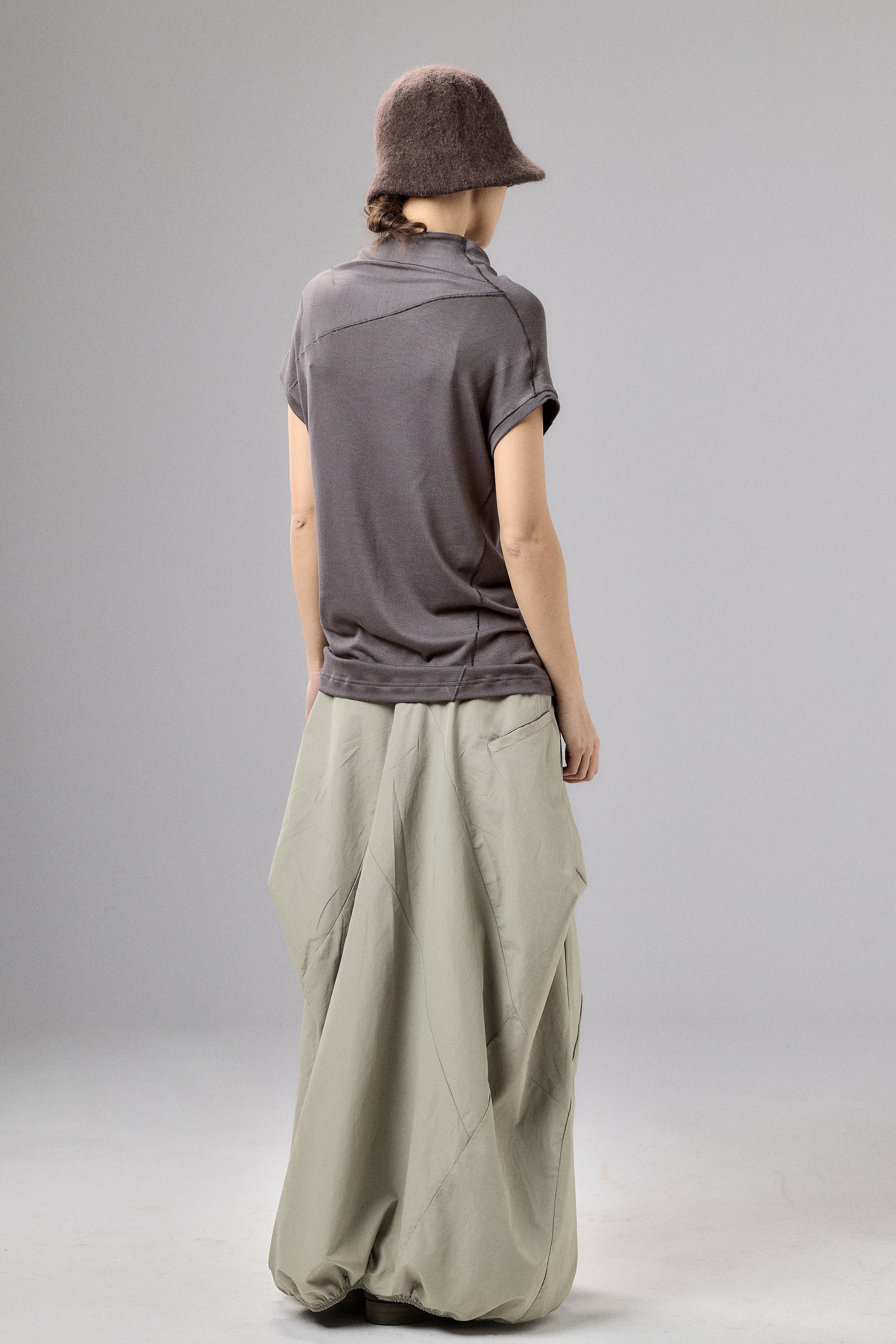 BROWN-GRAY MINIMALIST CAP SLEEVED TOP