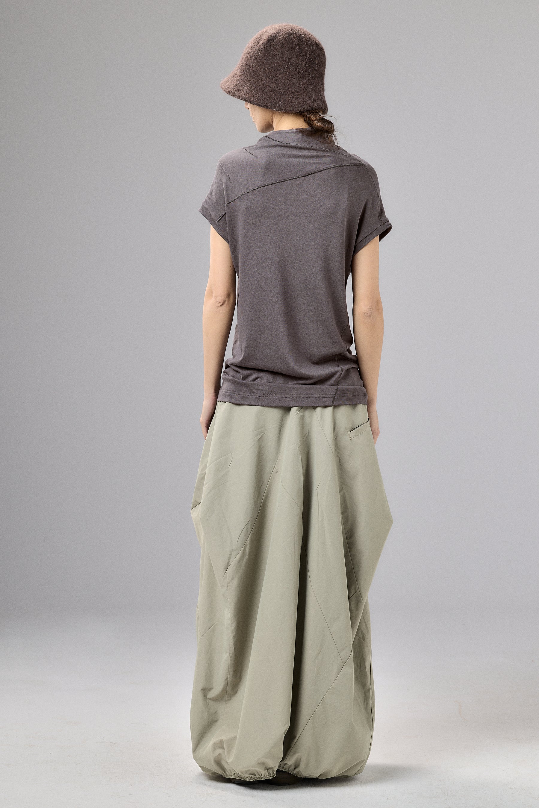 BROWN-GRAY MINIMALIST CAP SLEEVED TOP