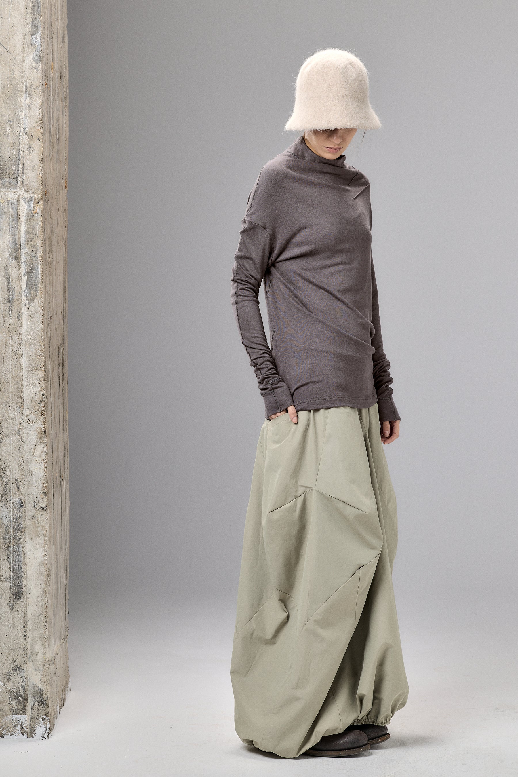 BROWN GRAY MINIMALIST LONG SLEEVE TOP