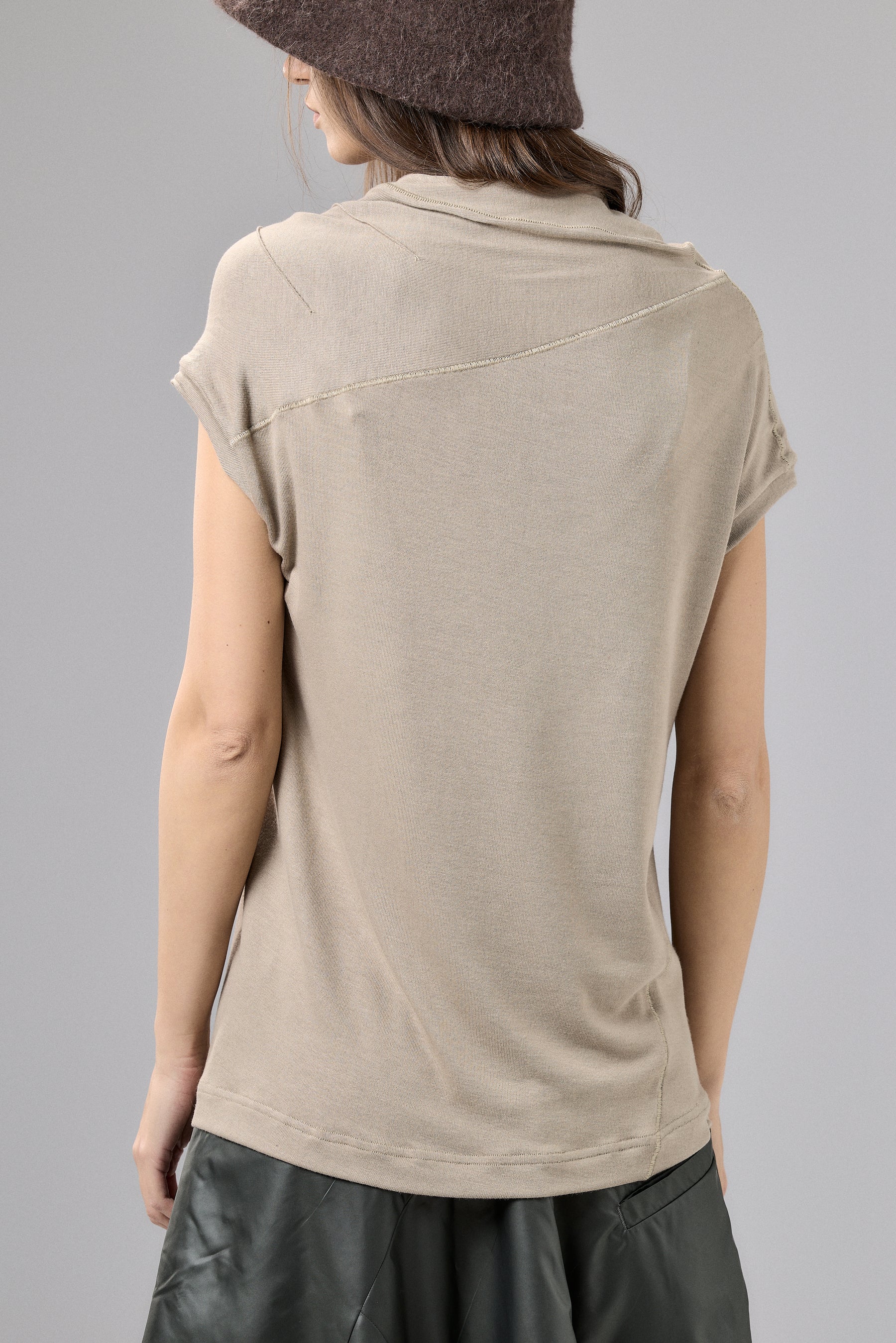 CAPPUCCINO MINIMALIST CAP SLEEVED TOP
