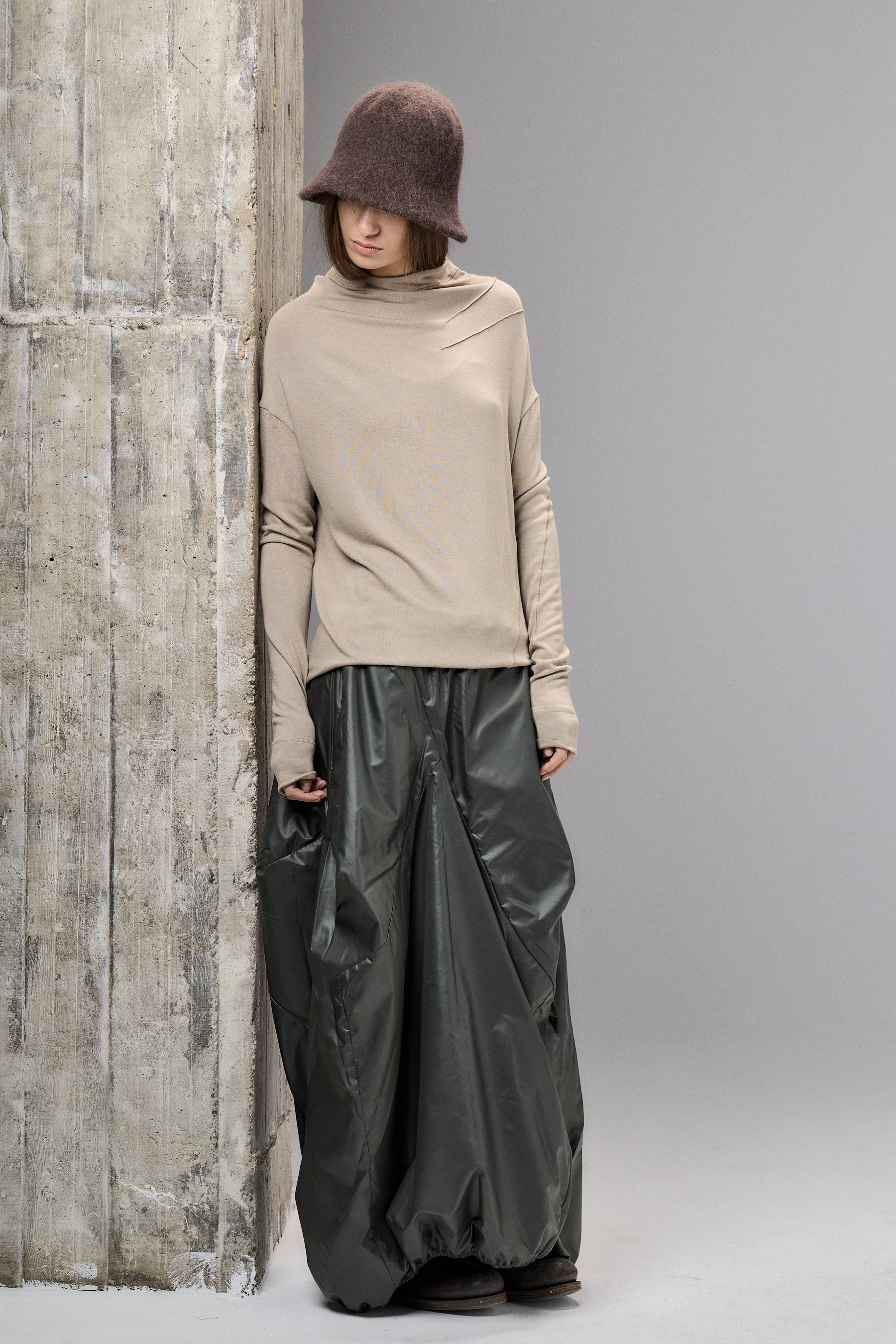 MINIMALIST LONG SLEEVE CAPPUCCINO TOP