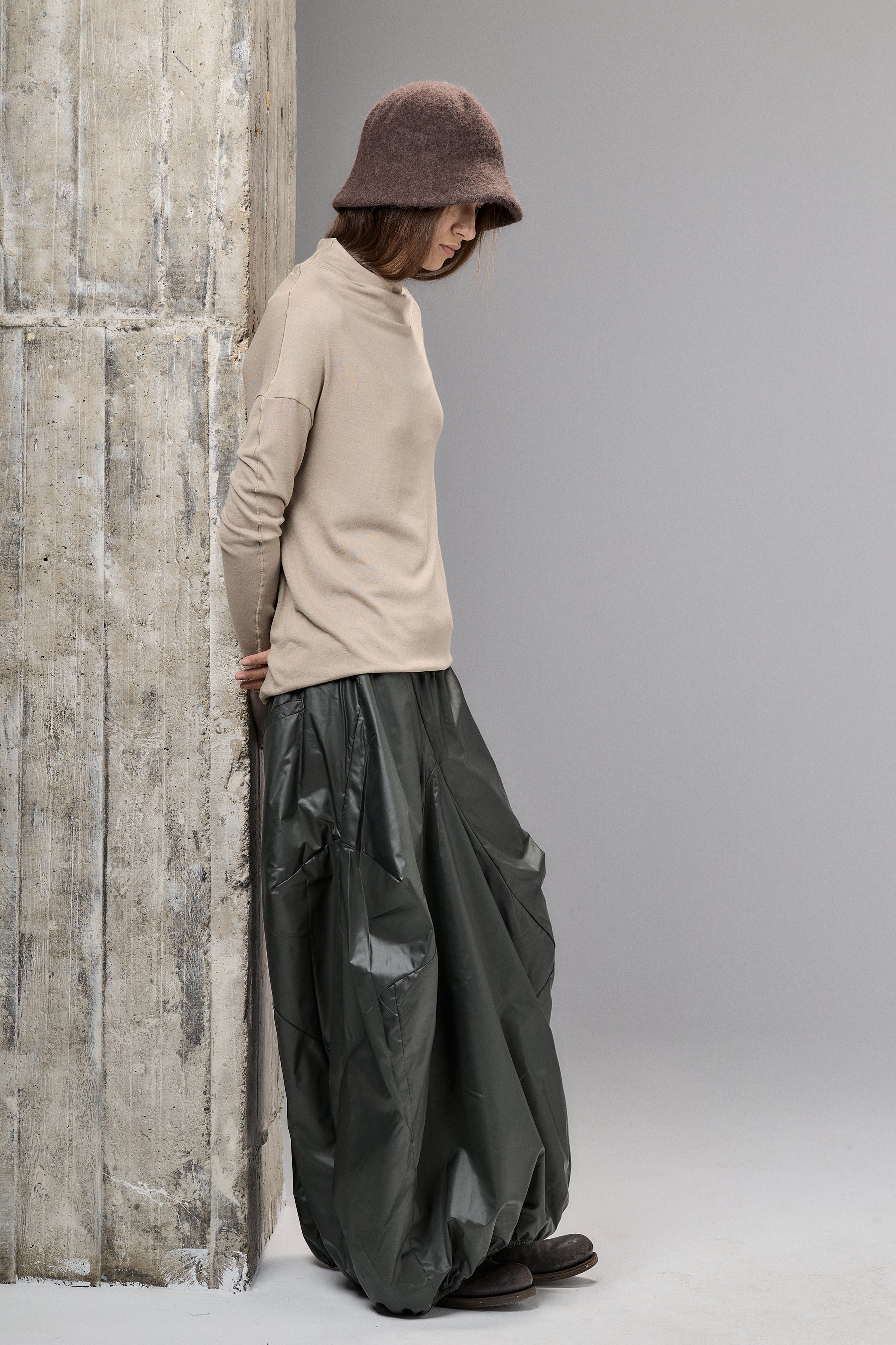 BROWN GRAY MINIMALIST LONG SLEEVE TOP