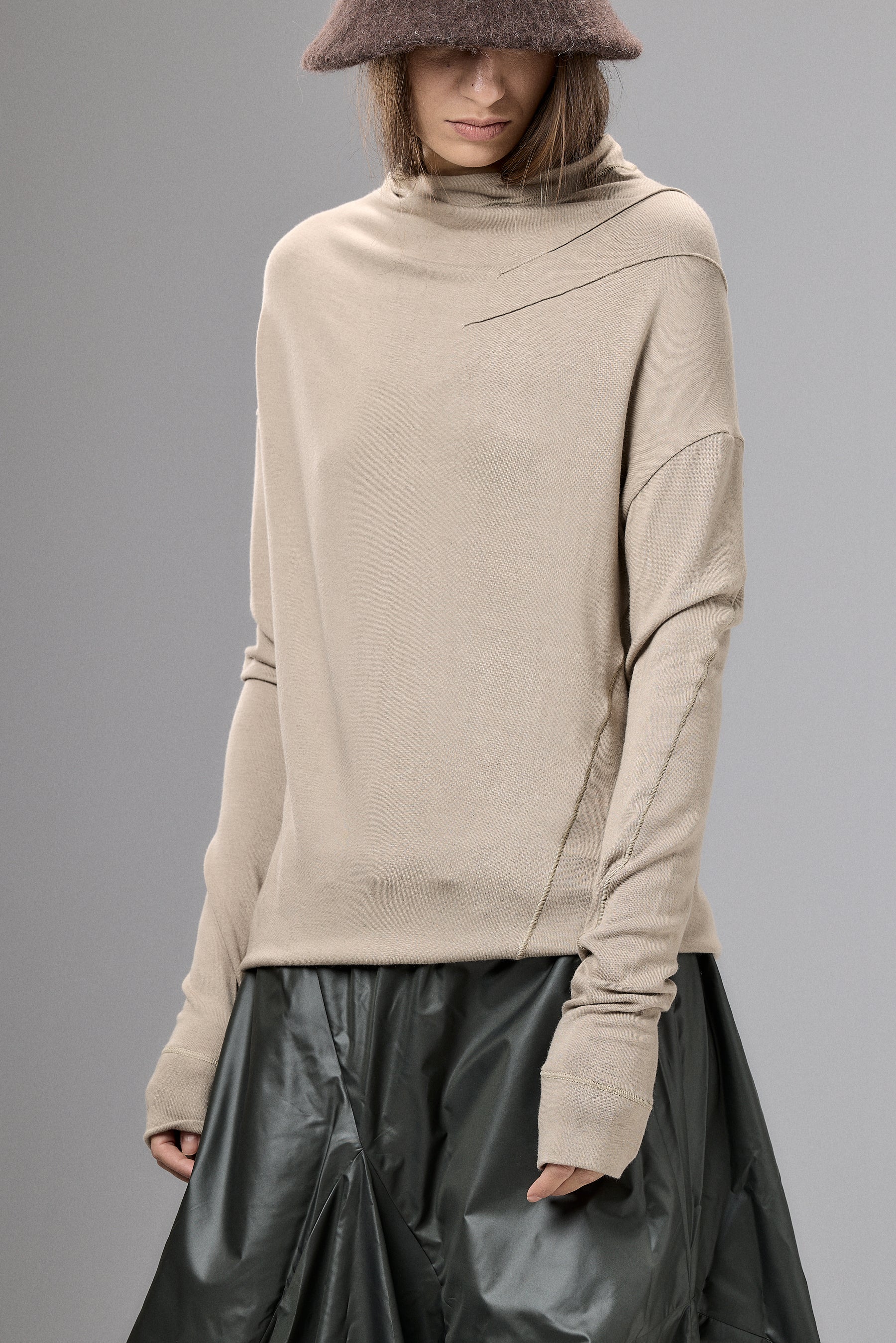 MINIMALIST LONG SLEEVE CAPPUCCINO TOP