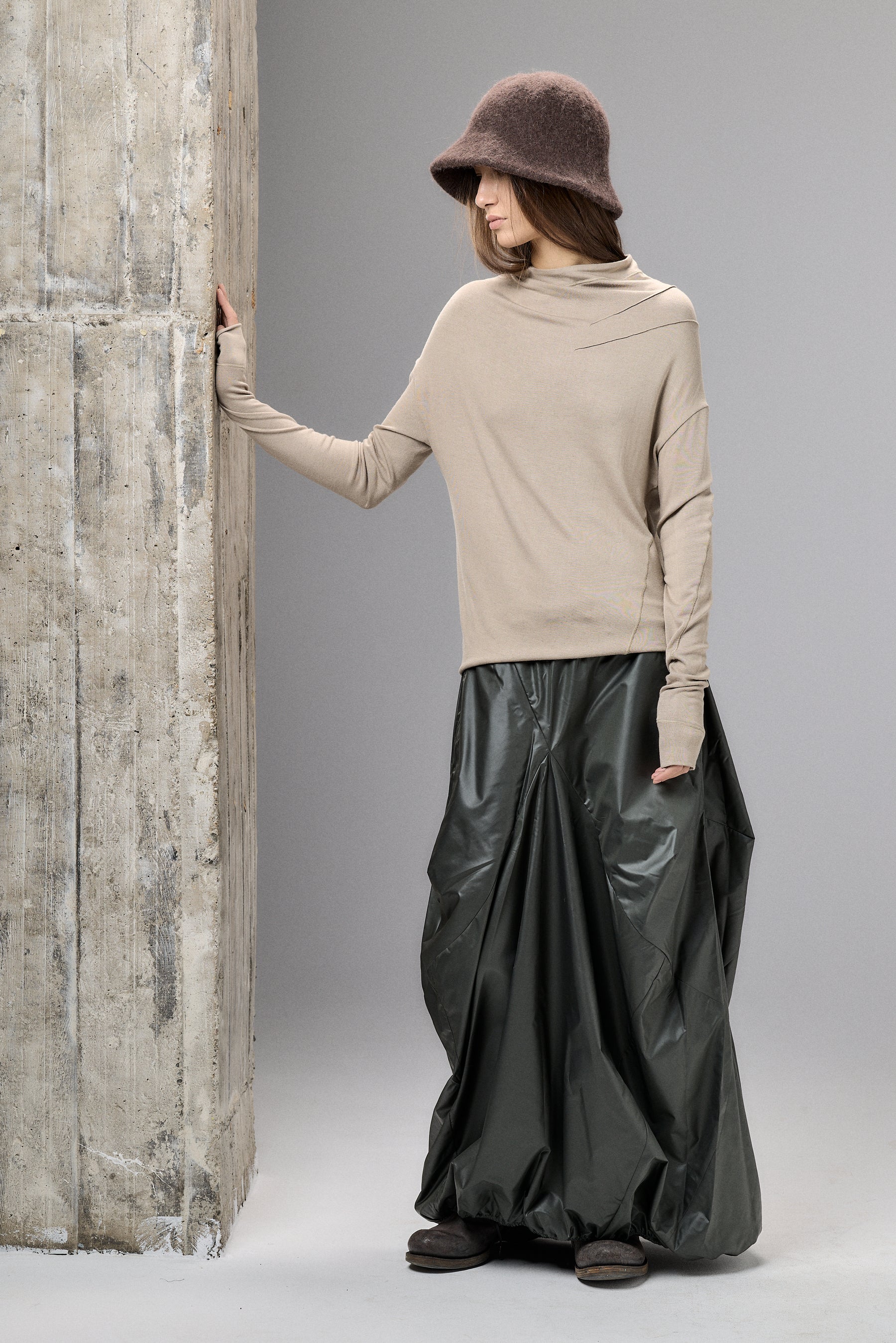 MINIMALIST LONG SLEEVE CAPPUCCINO TOP