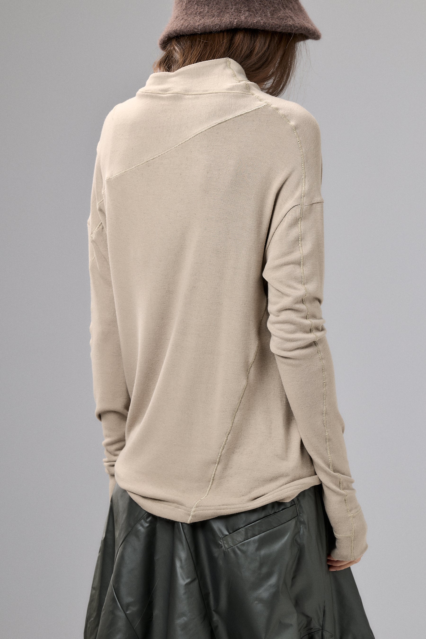 MINIMALIST LONG SLEEVE CAPPUCCINO TOP