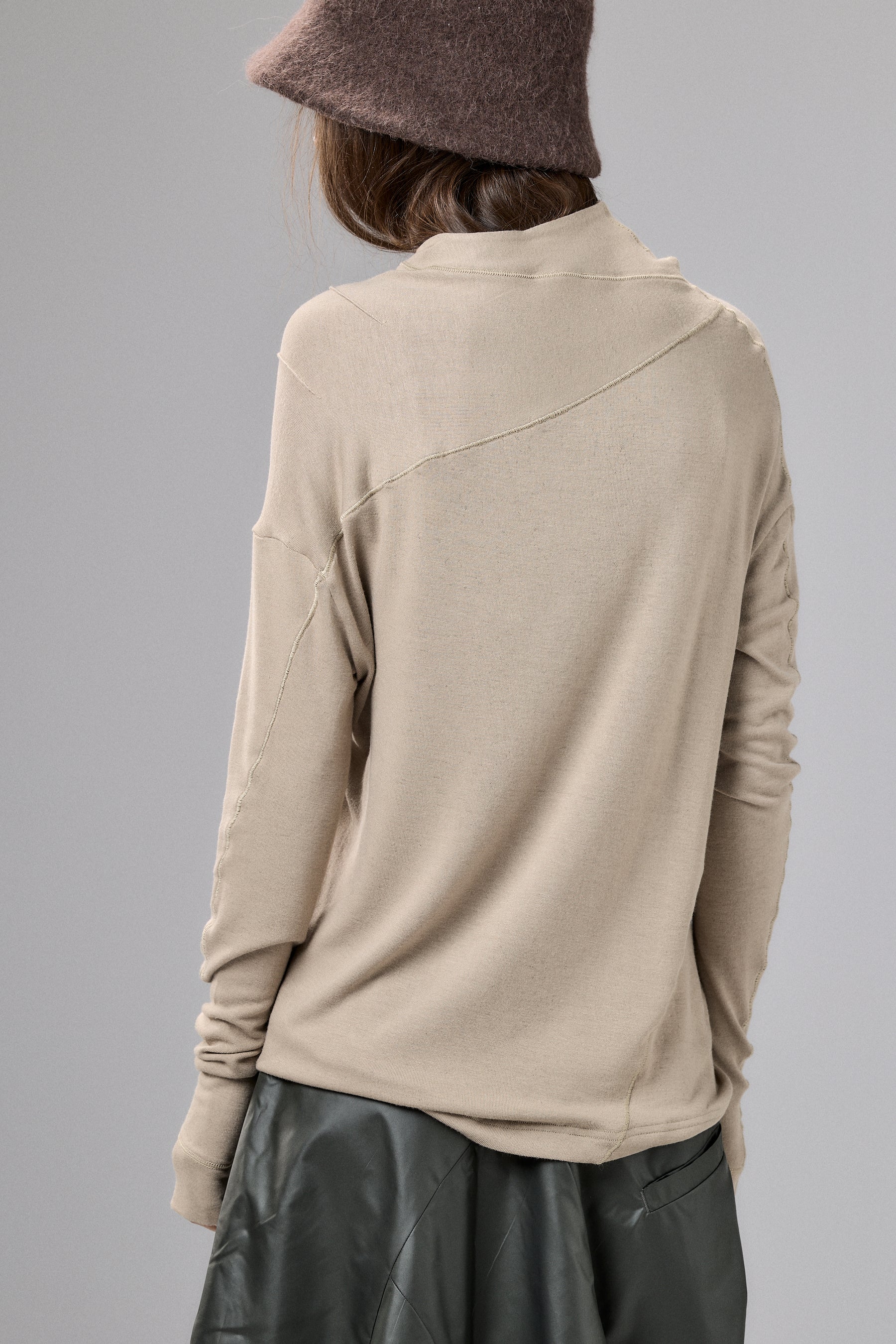 MINIMALIST LONG SLEEVE CAPPUCCINO TOP