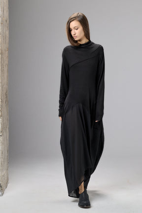 BLACK LONG SLEEVED MAXI DRESS