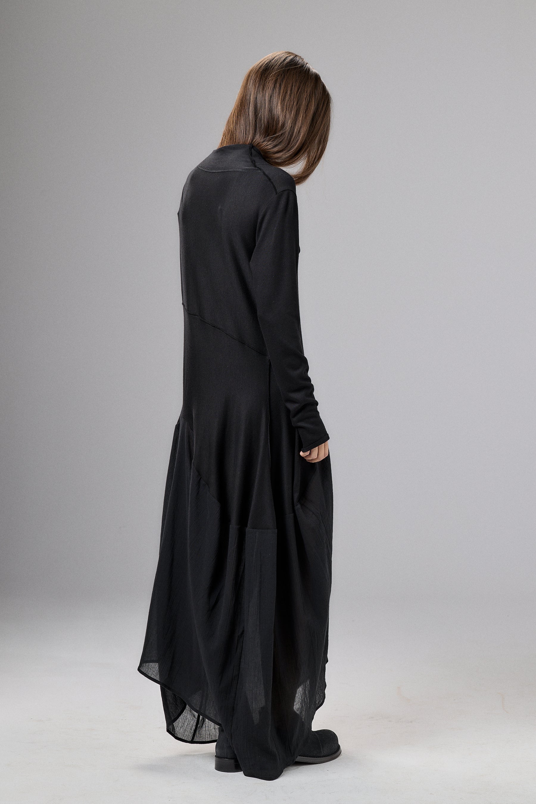 BLACK LONG SLEEVED MAXI DRESS