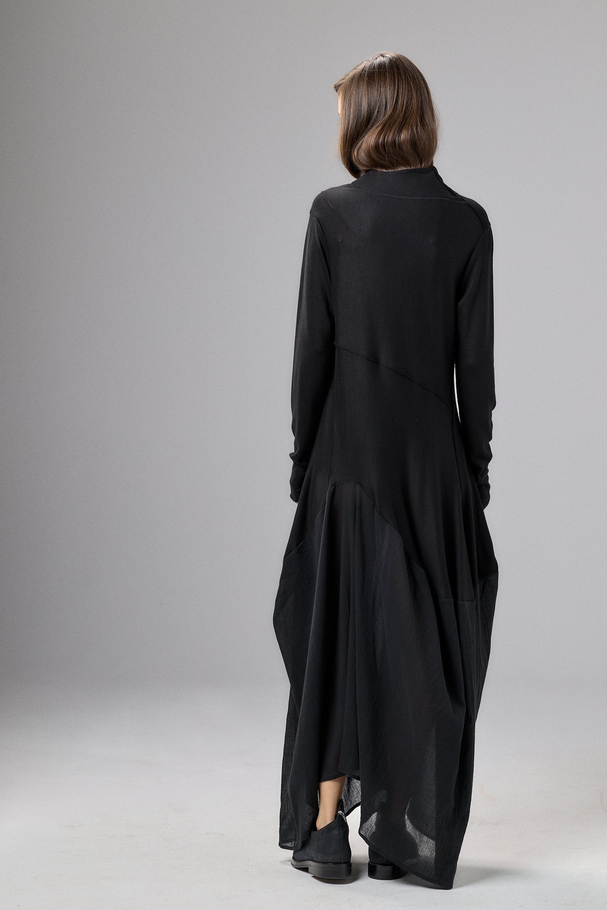 BLACK LONG SLEEVED MAXI DRESS