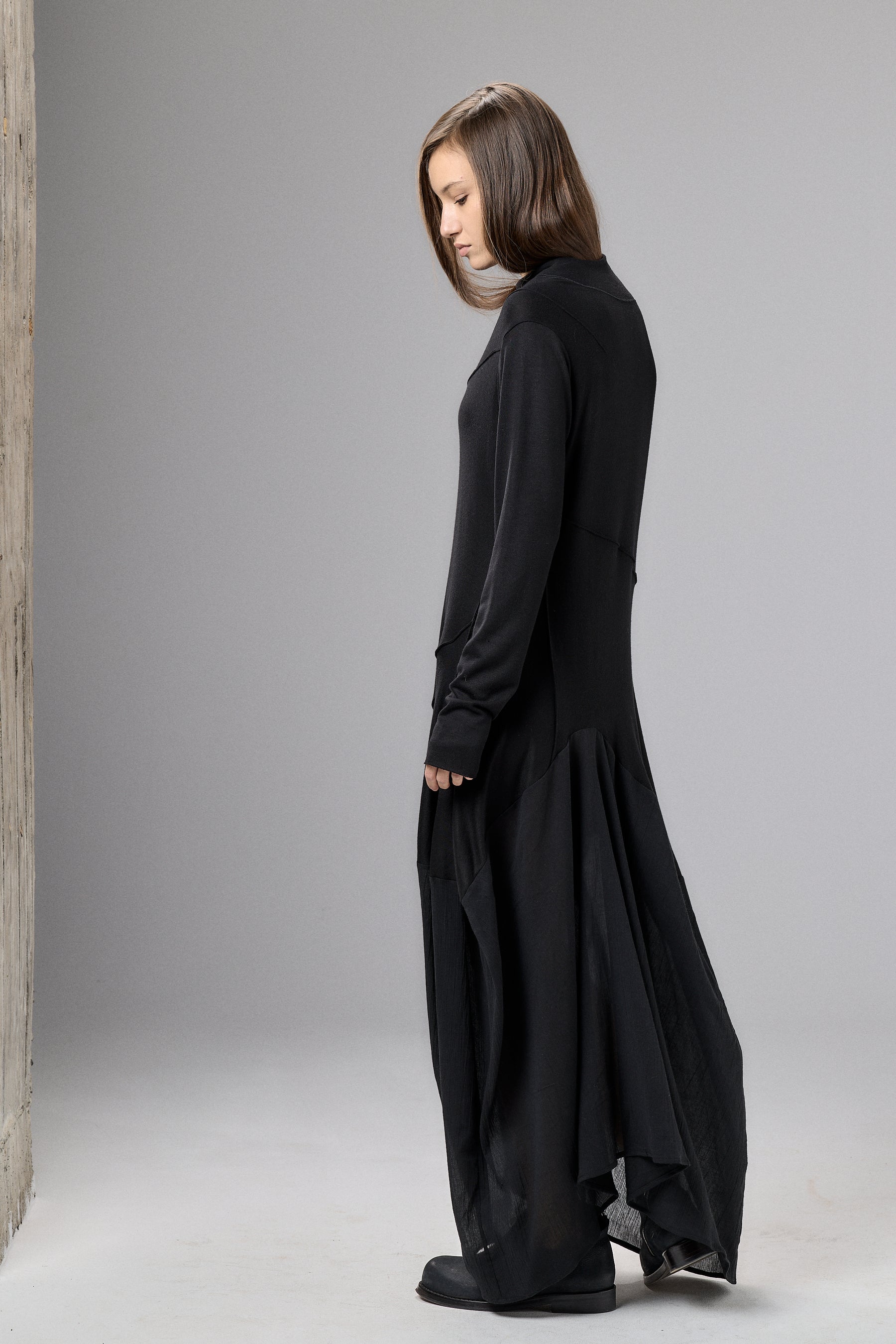 BLACK LONG SLEEVED MAXI DRESS