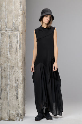 SLEEVELESS BLACK MAXI DRESS