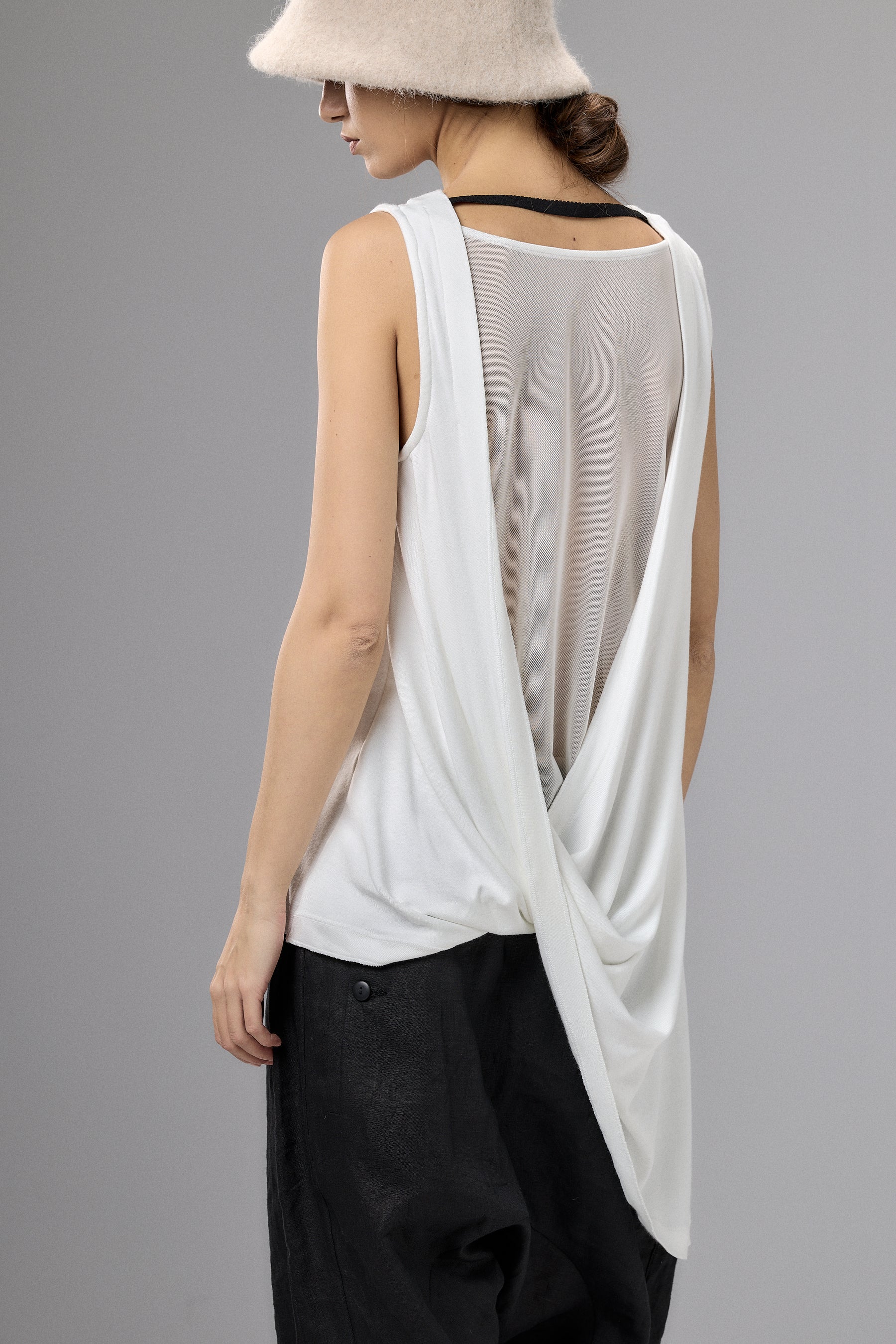 OFF WHITE DRAPE SLEEVELESS SHIRT