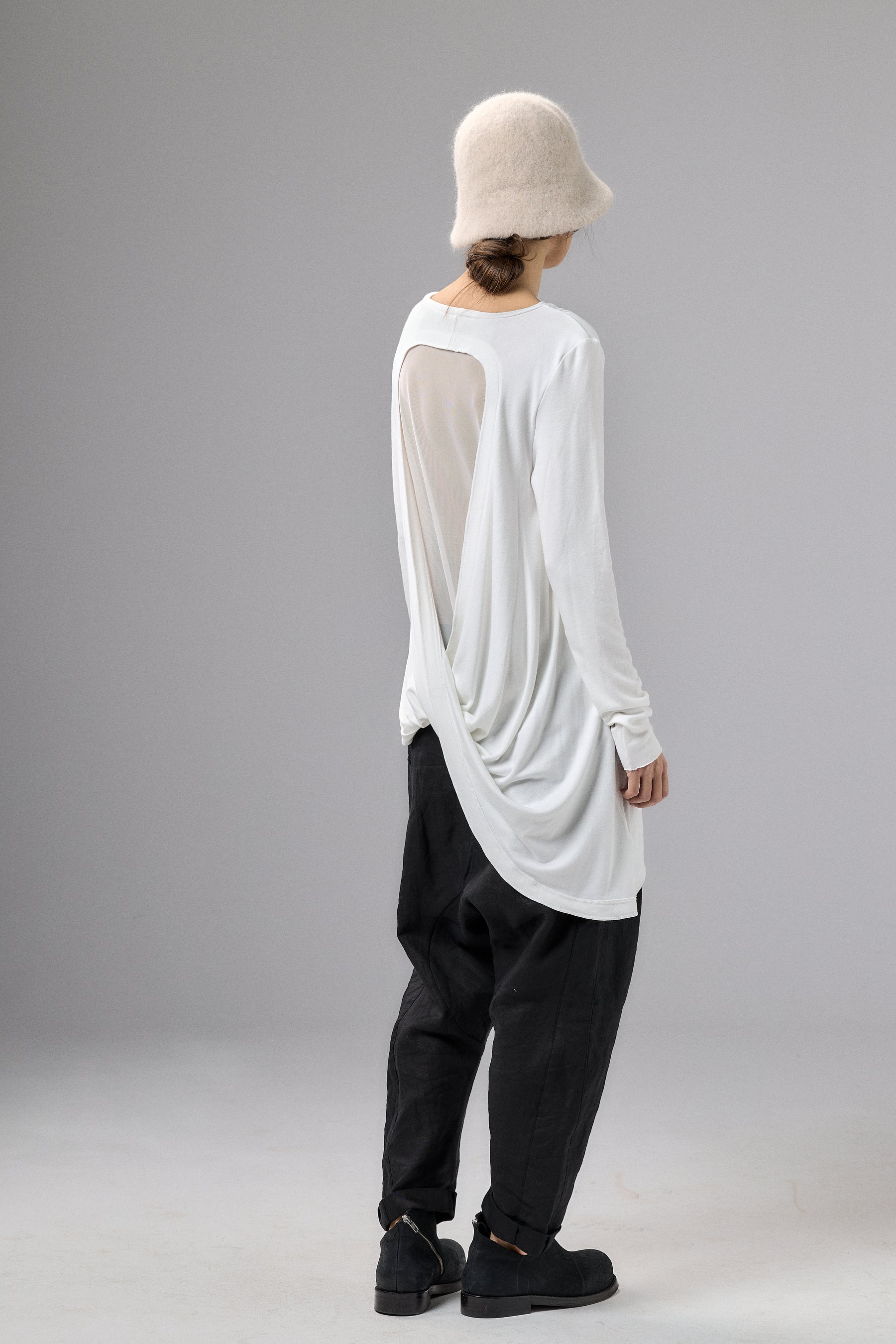 BLACK TWISTED BACK LONG SLEEVE TOP