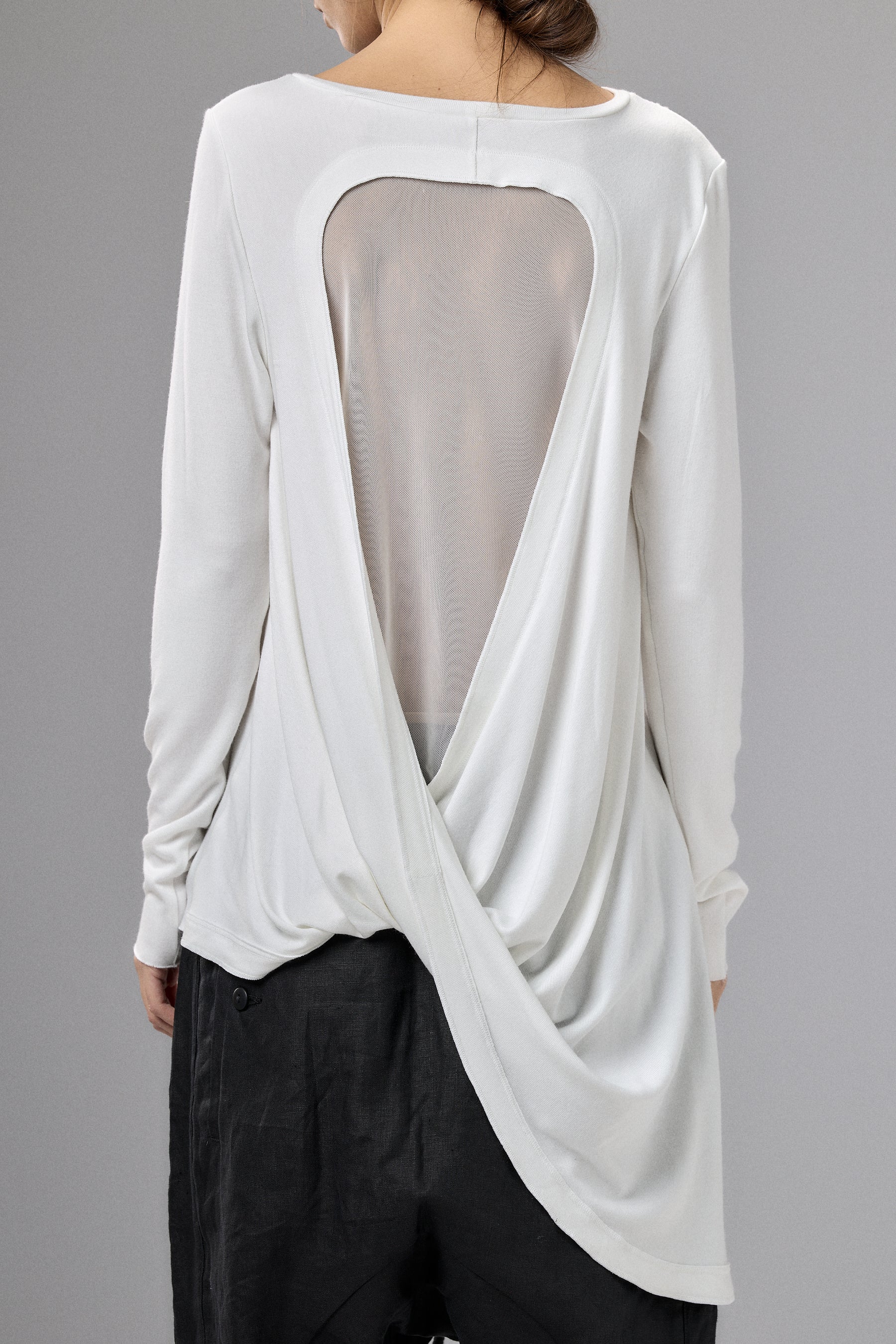 BLACK TWISTED BACK LONG SLEEVE TOP