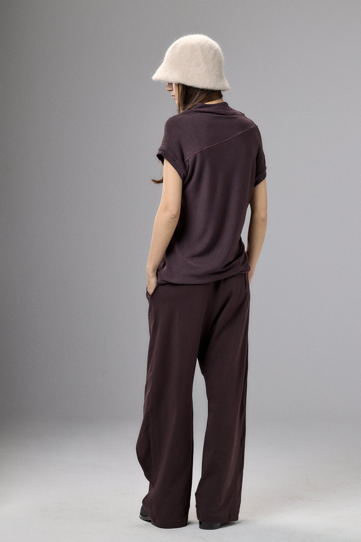 MUTED BORDO MINIMALIST CAP SLEEVED TOP