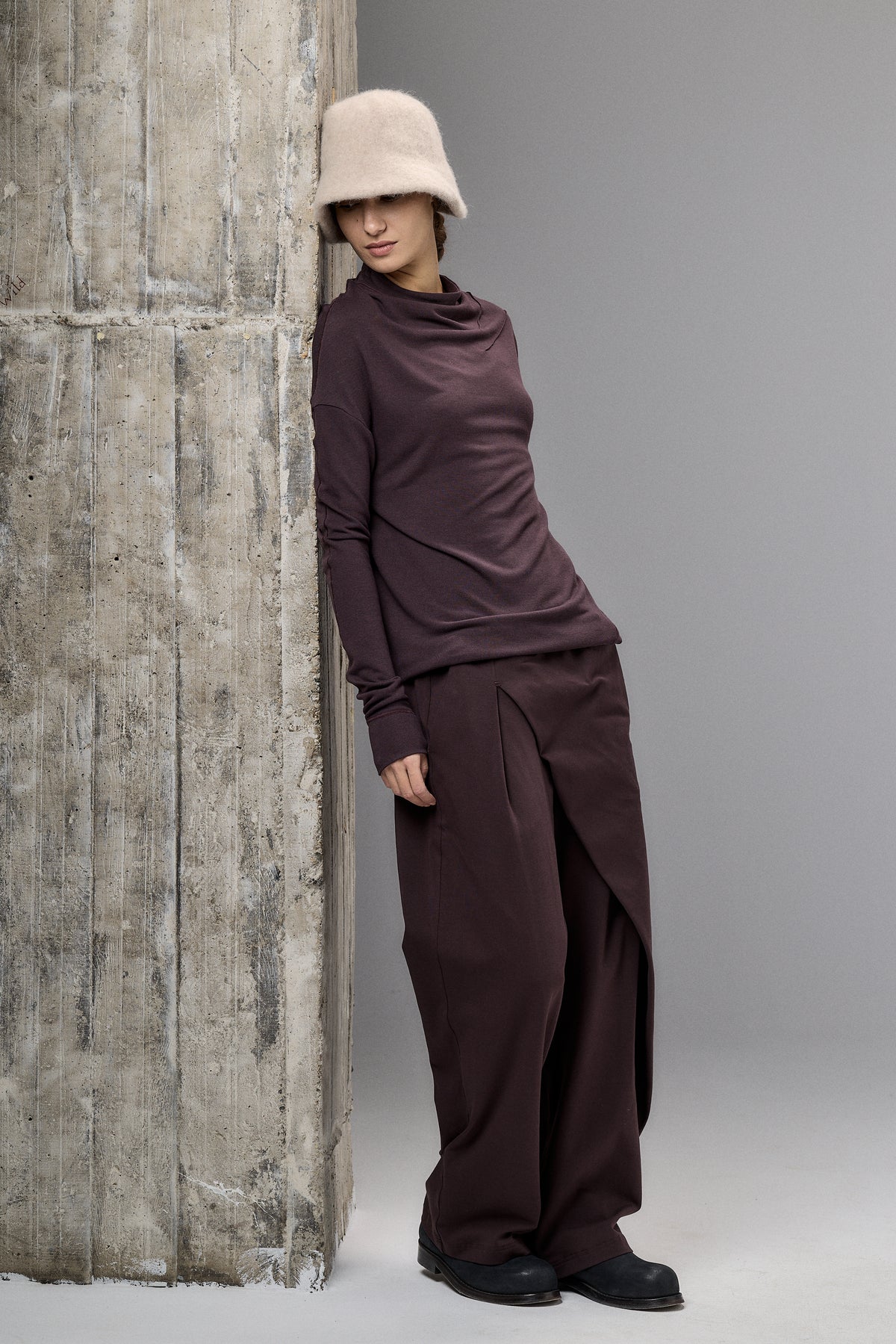 MUTED BORDO MINIMALIST LONG SLEEVE TOP
