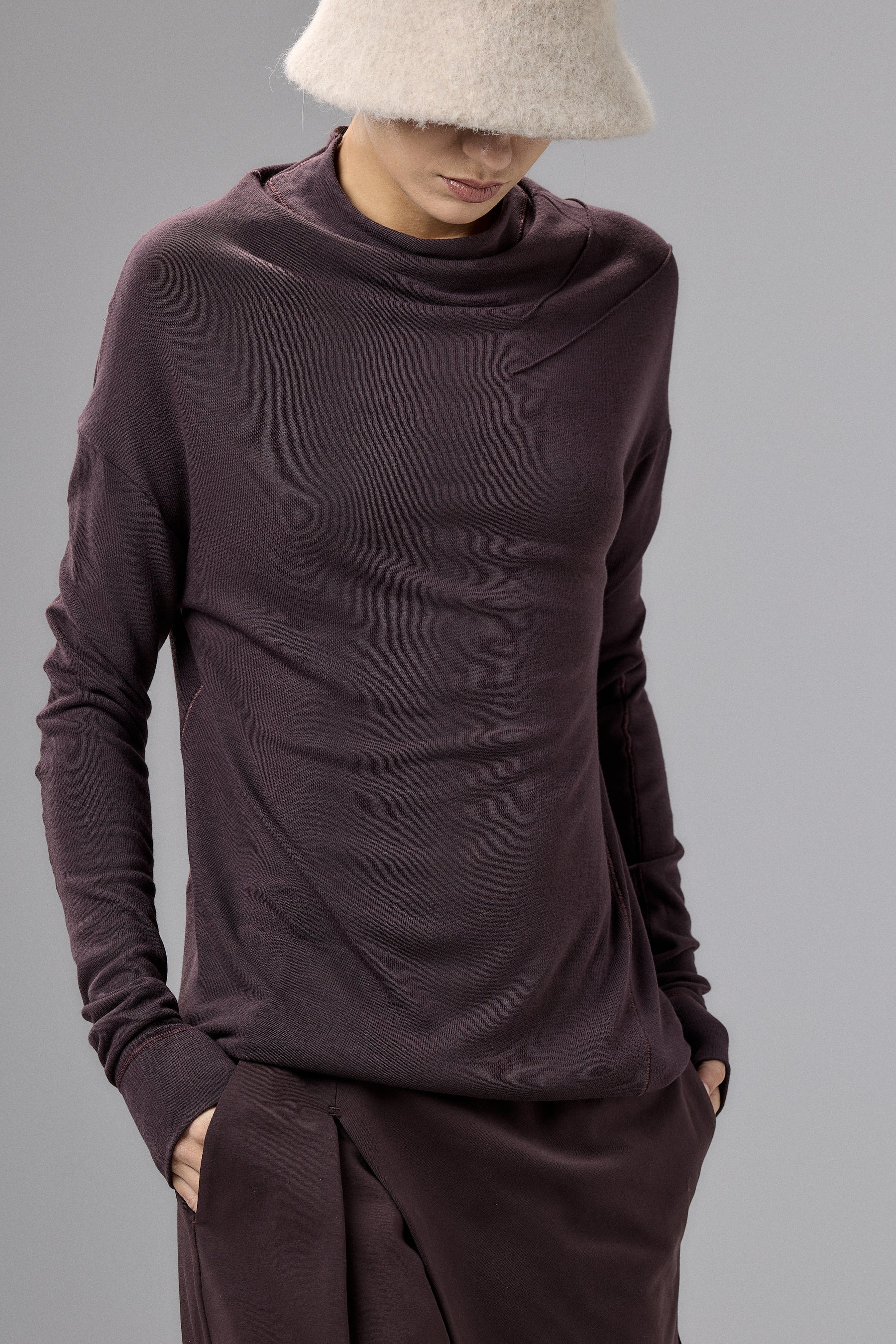 MUTED BORDO MINIMALIST LONG SLEEVE TOP
