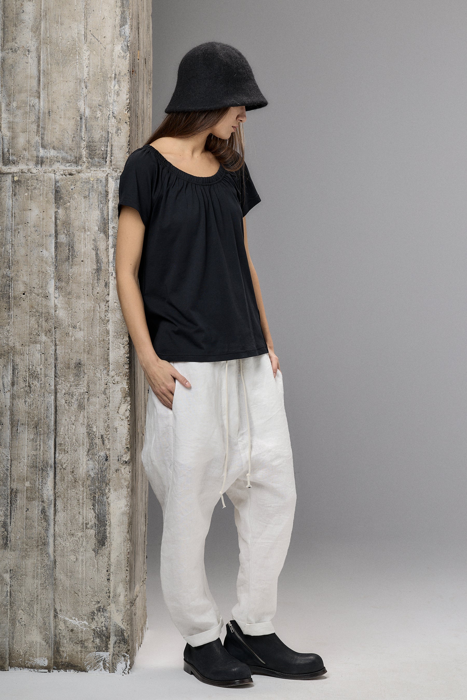 GATHERED NECKLINE SHORT SLEEVE BLACK TOP